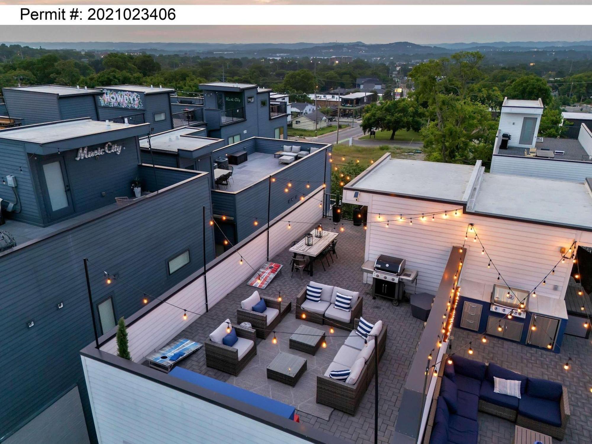 Holiday home Rooftop Deck & Shuffleboard Bbq Near Downtown *