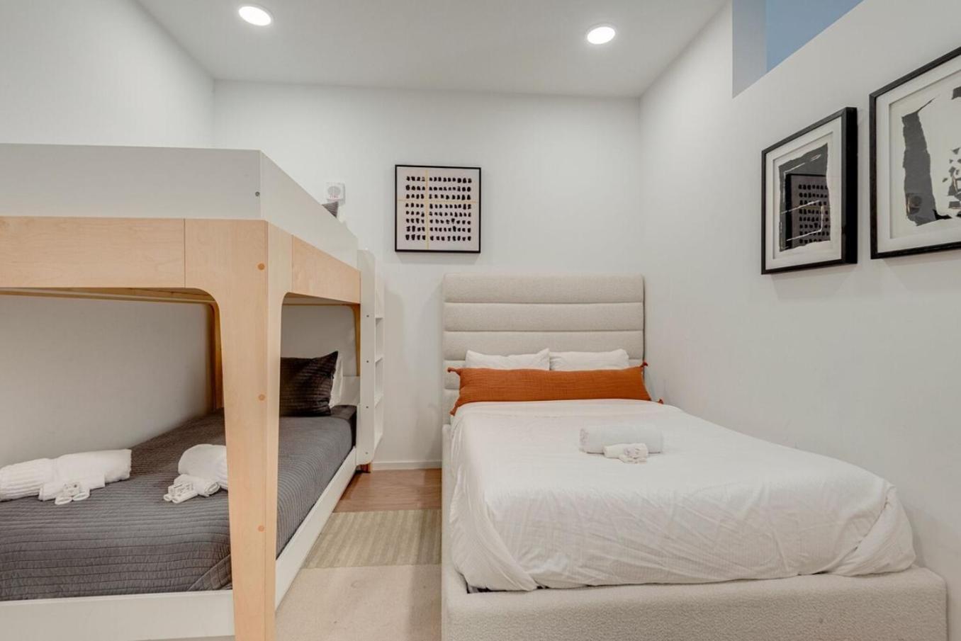 Stylish Riverfront Eve 305 - Free Parking * Nashville