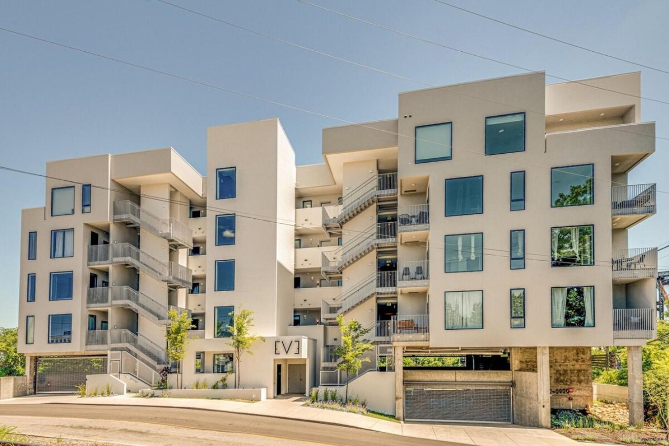 Stylish Riverfront Eve 305 - Free Parking Nashville