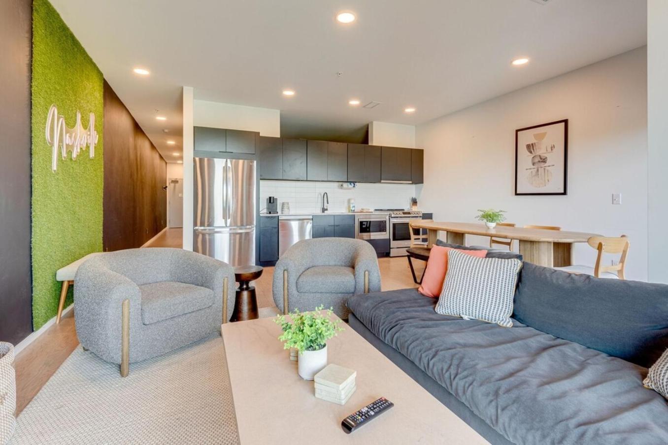 Stylish Riverfront Eve 305 - Free Parking