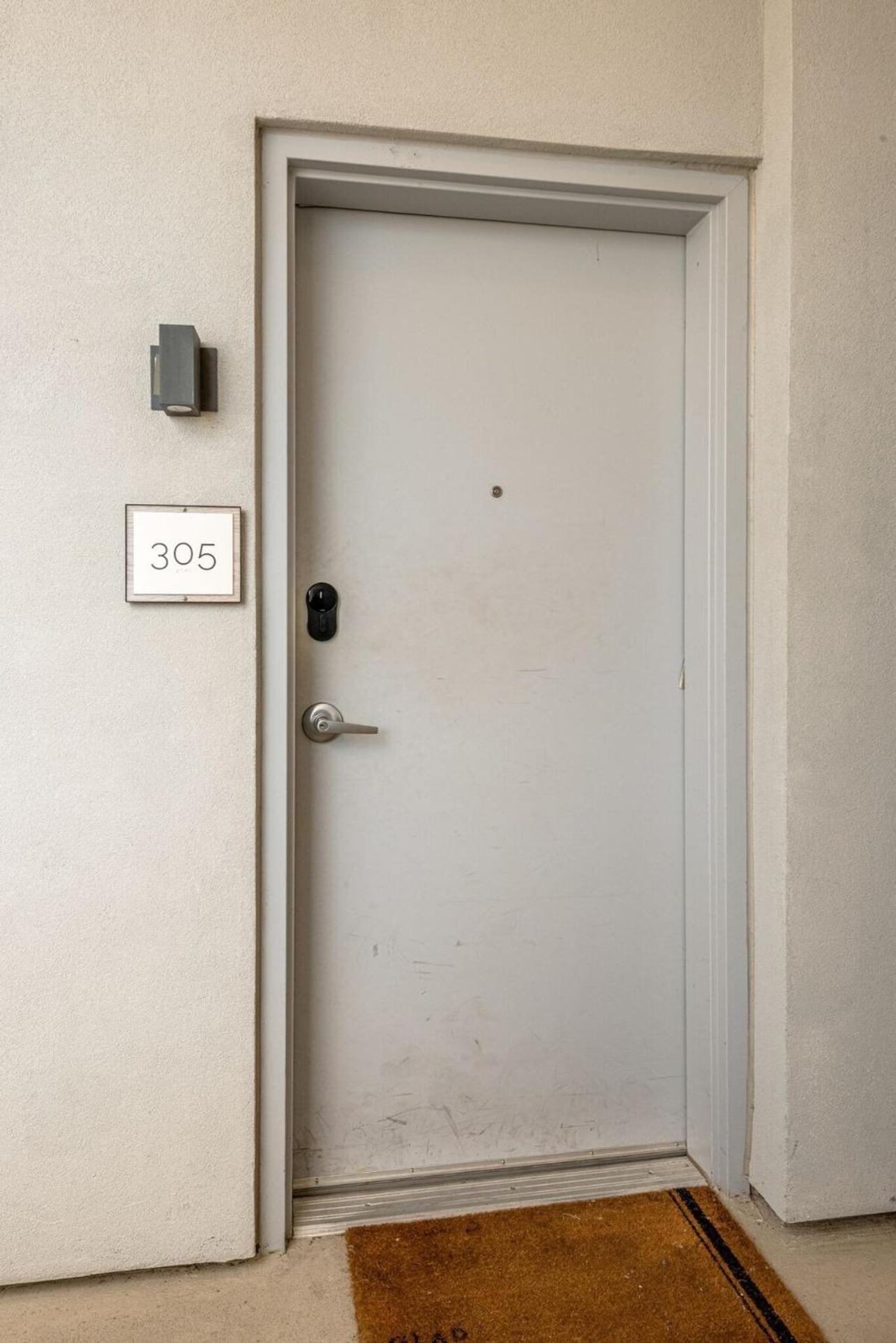 Stylish Riverfront Eve 305 - Free Parking *