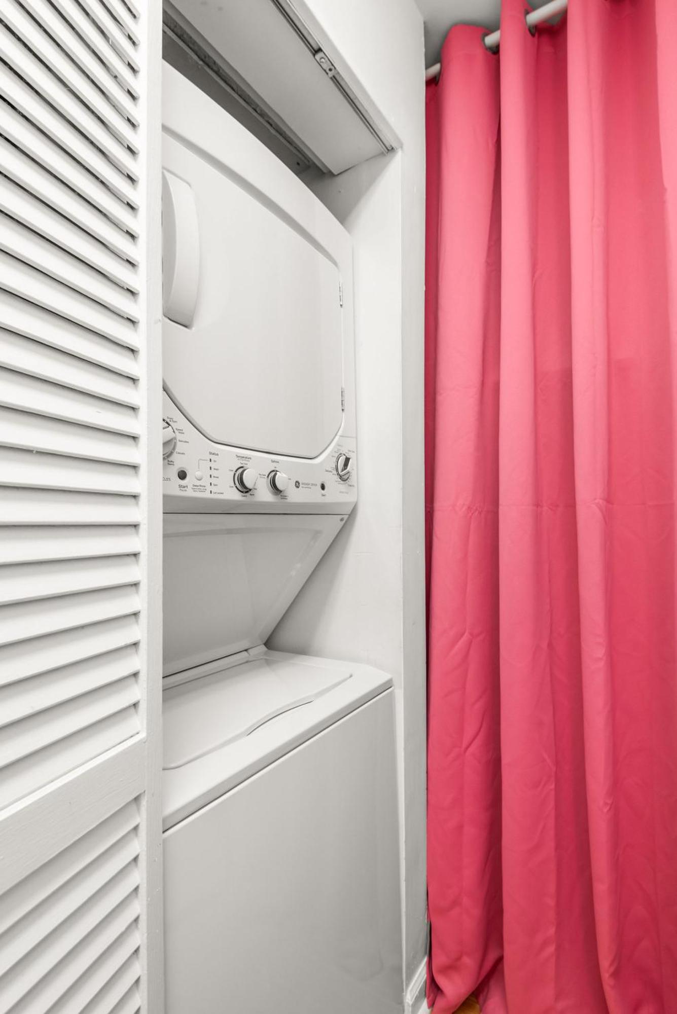 Apartment Swiftie Paradise, Music Row Unit 1 *