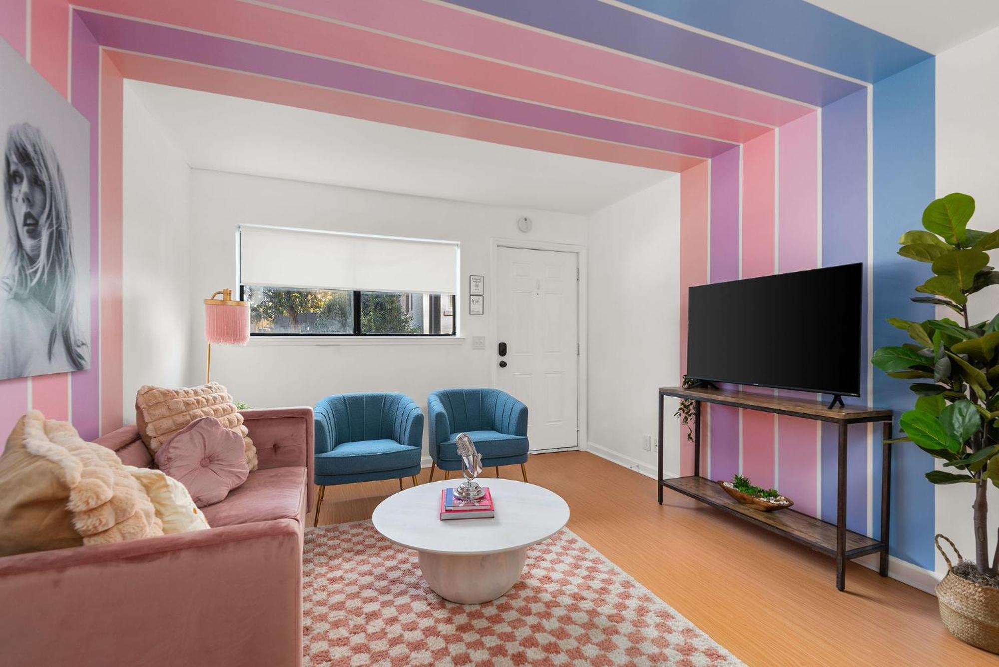 Swiftie Paradise, Music Row Unit 1 * Nashville