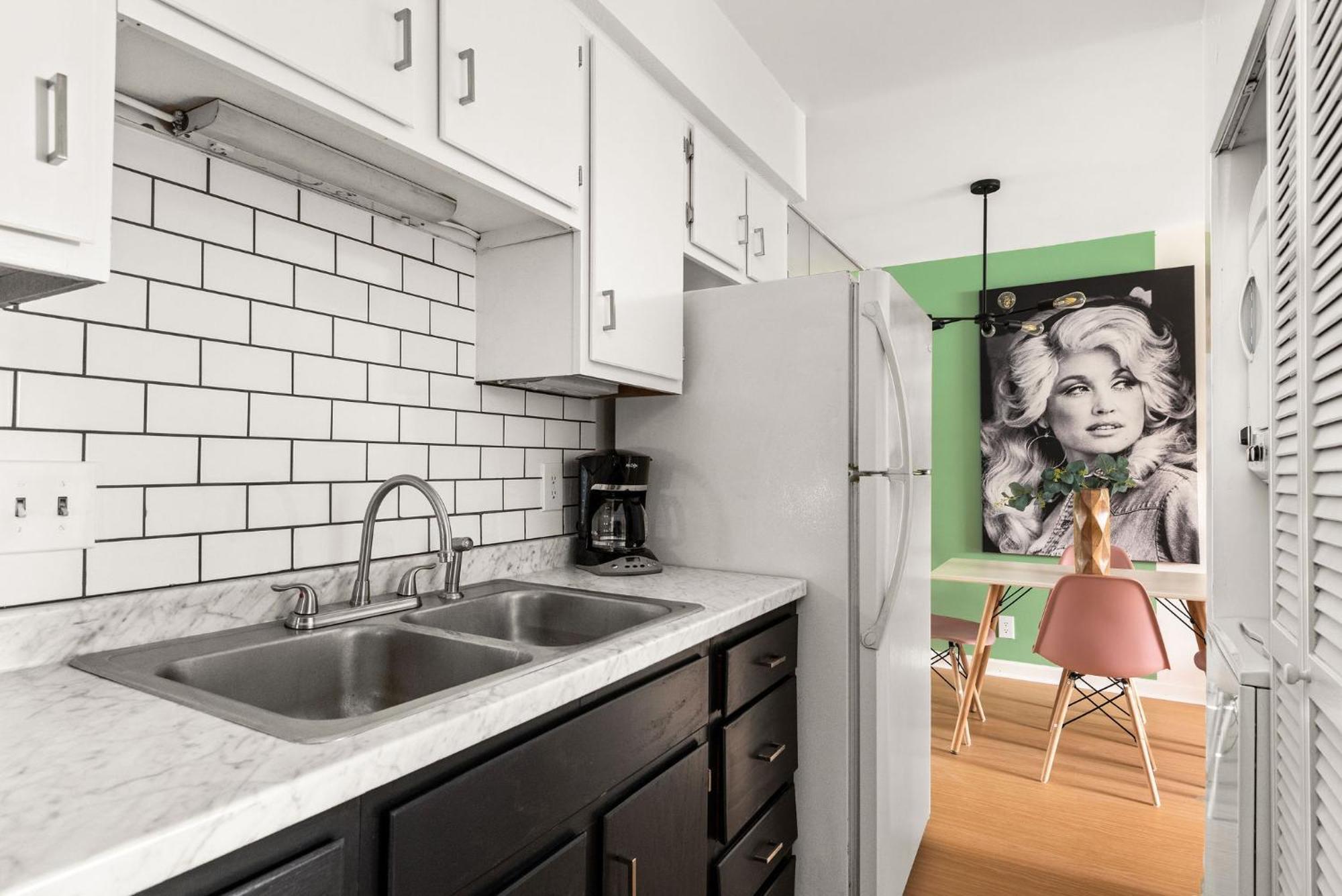 Apartment Dollys Dreamhouse, Mean Girls Retreat