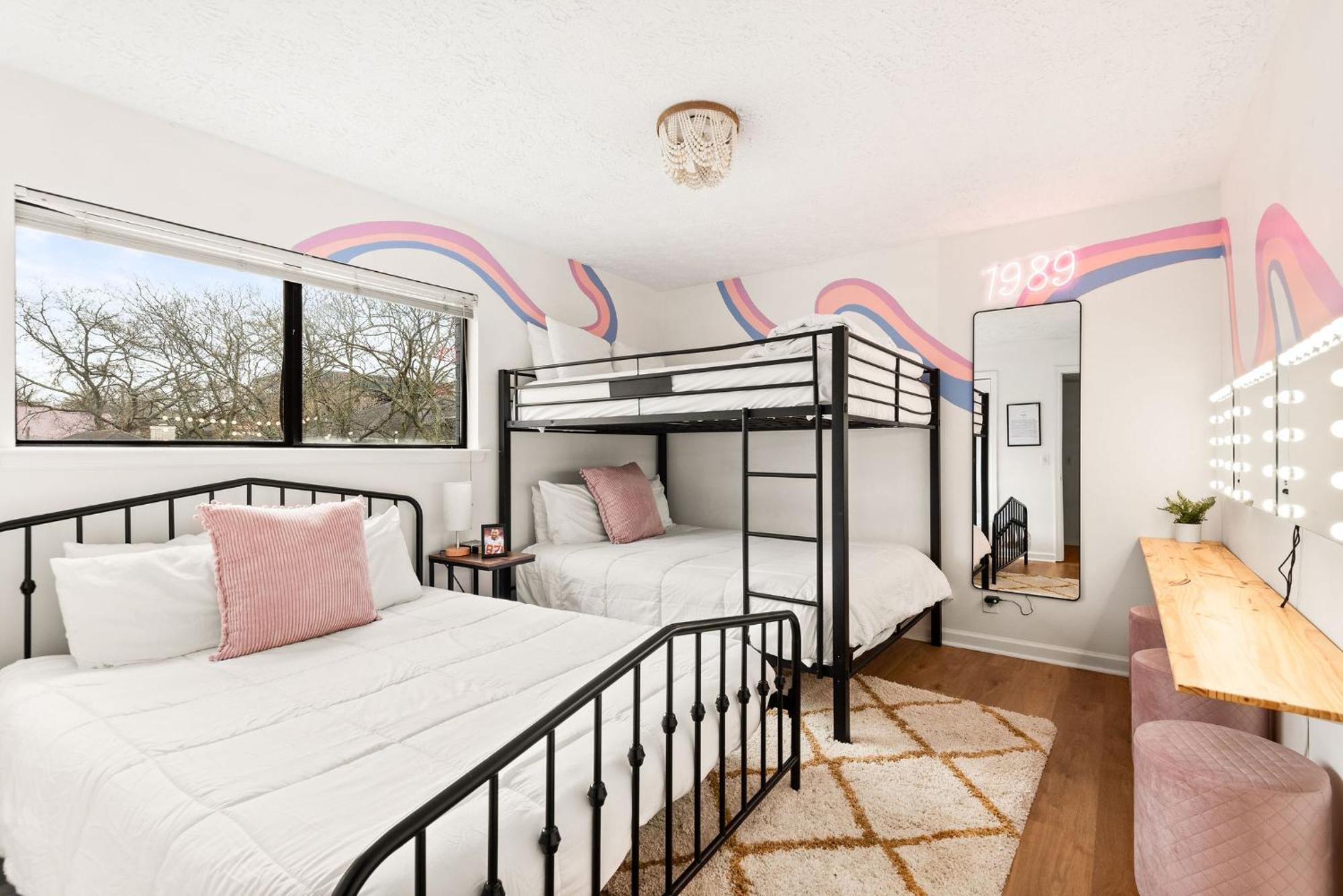 Enchanted In Nashville, Swiftie Sanctuary Unit 5 Apartment *