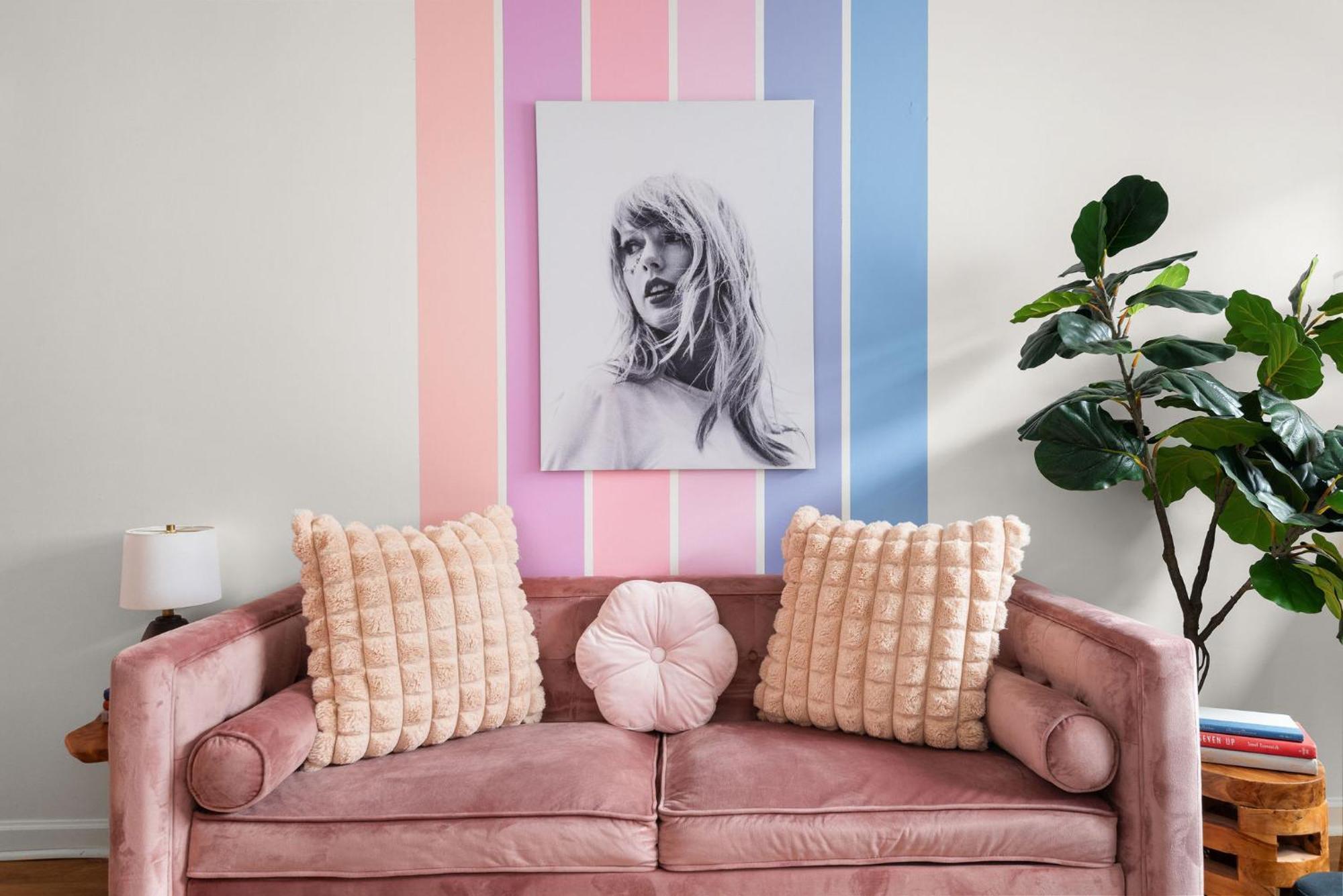 Enchanted In Nashville, Swiftie Sanctuary Unit 5 *