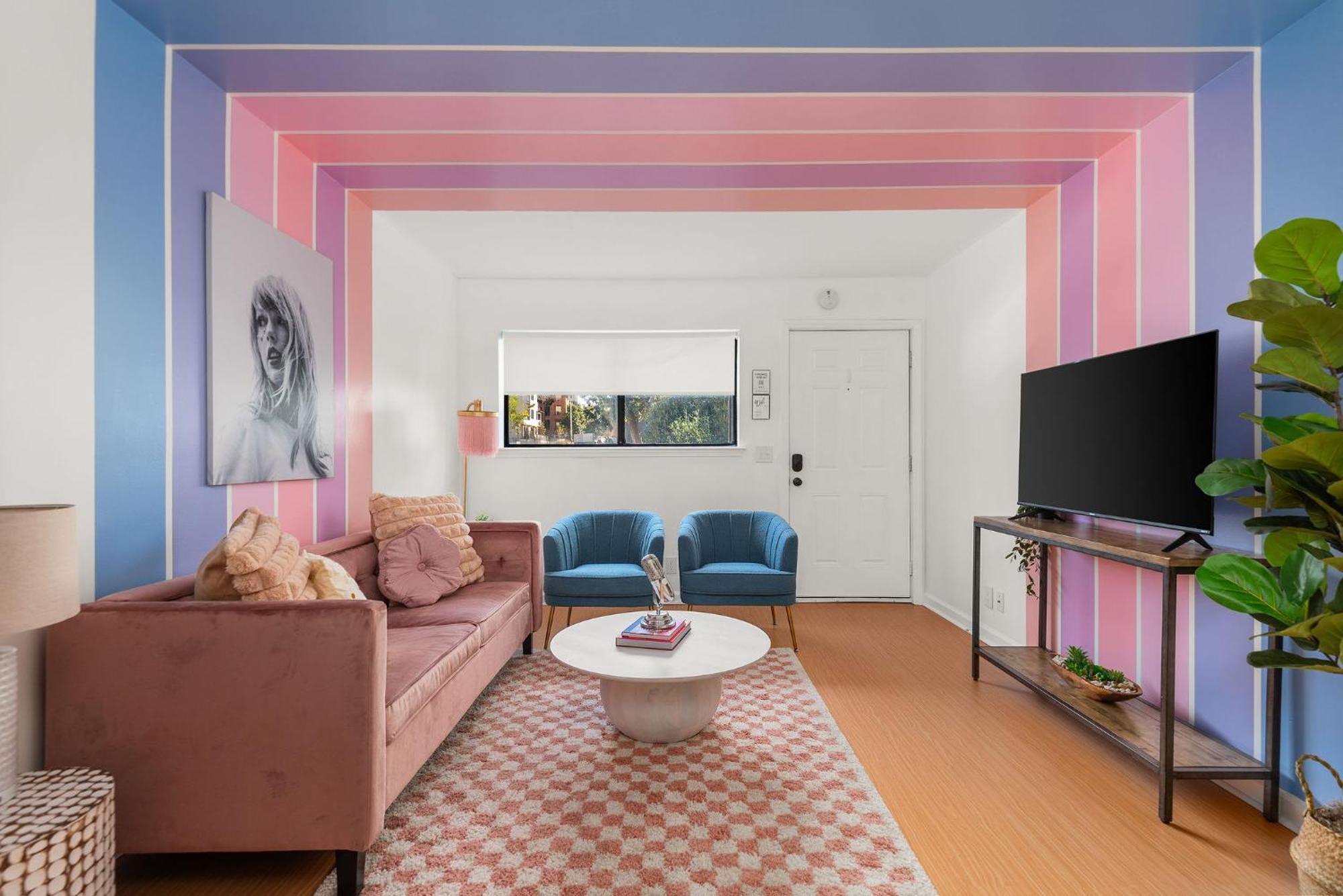 Swiftie Paradise, Music Row Unit 1 * Nashville