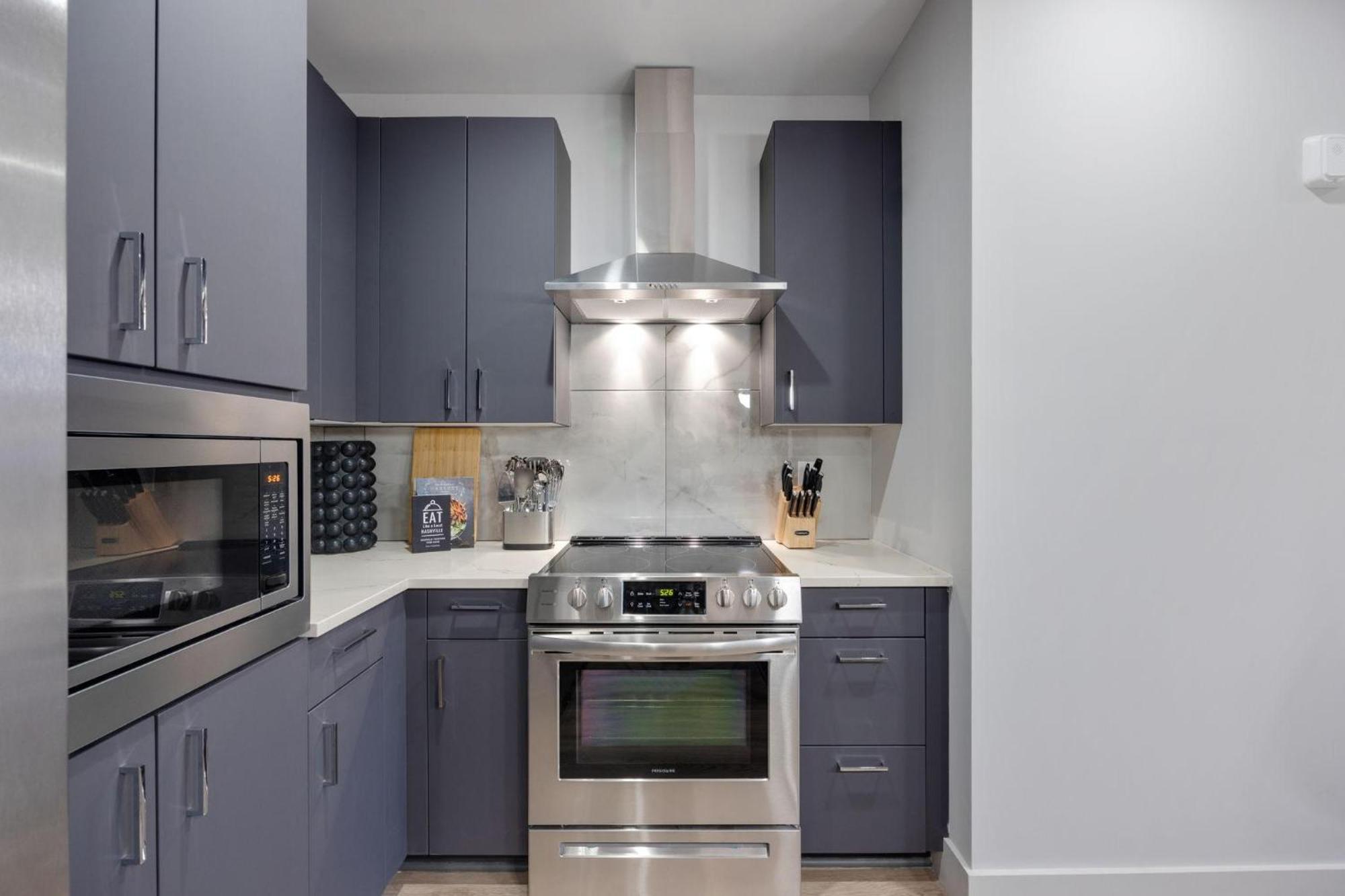 Twin Notes - Odyssey - 2 Units - Mins To Broadway