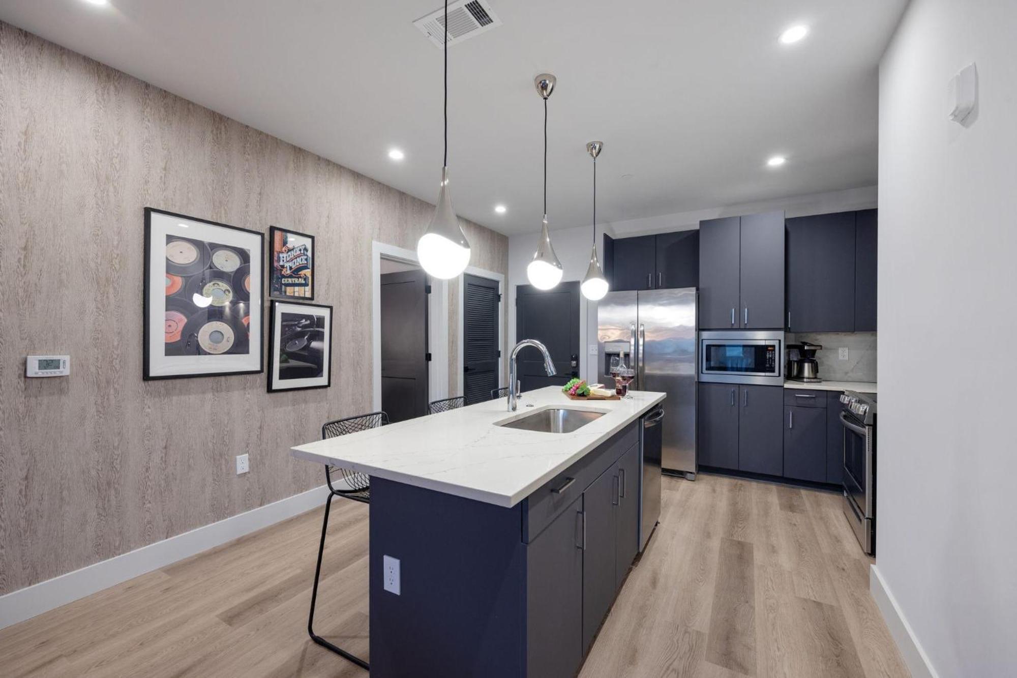 Twin Notes - Odyssey - 2 Units - Mins To Broadway Holiday home *