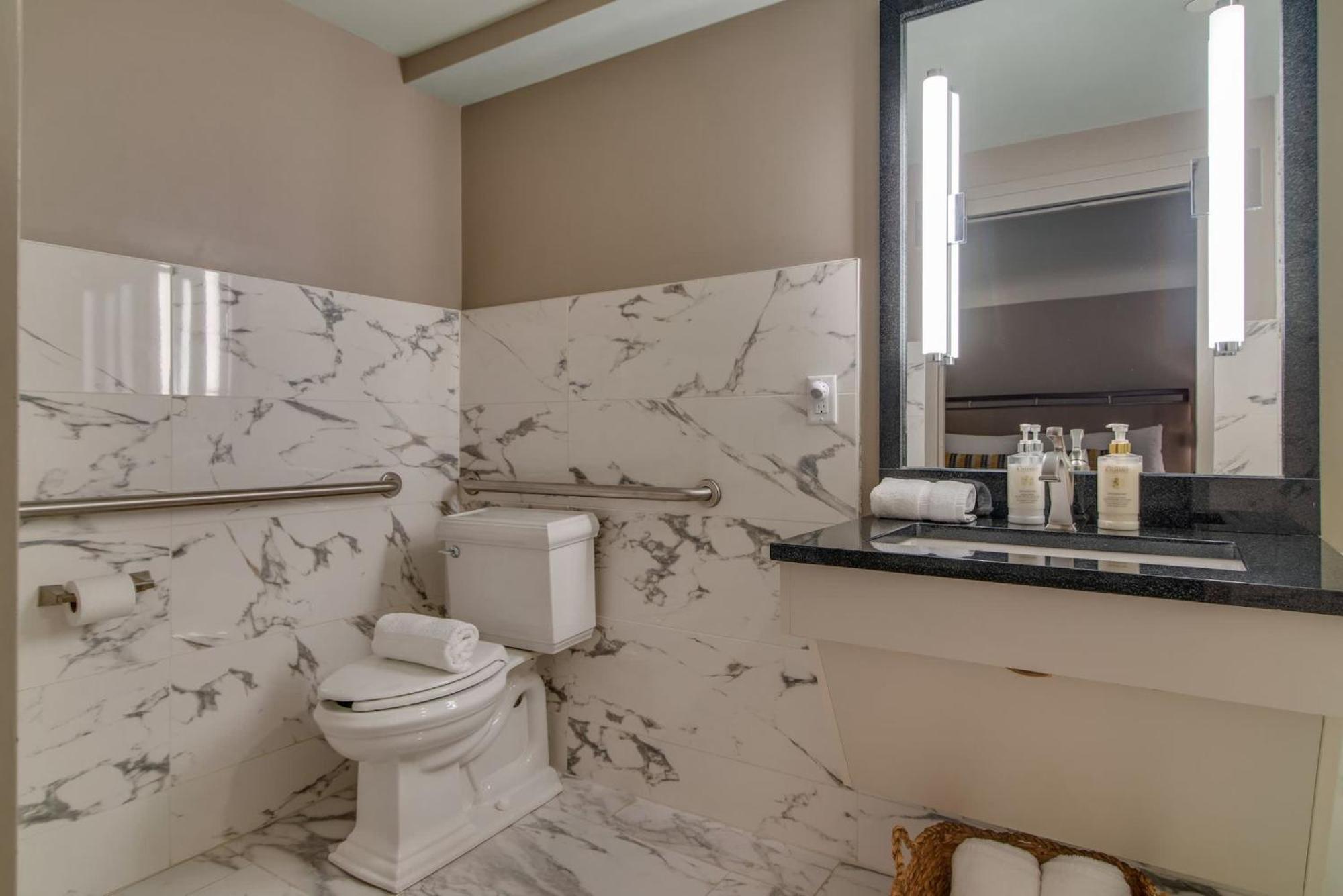 Holiday home Comfy Family Retreat For 4 In Dt Walk To Broadway Nashville