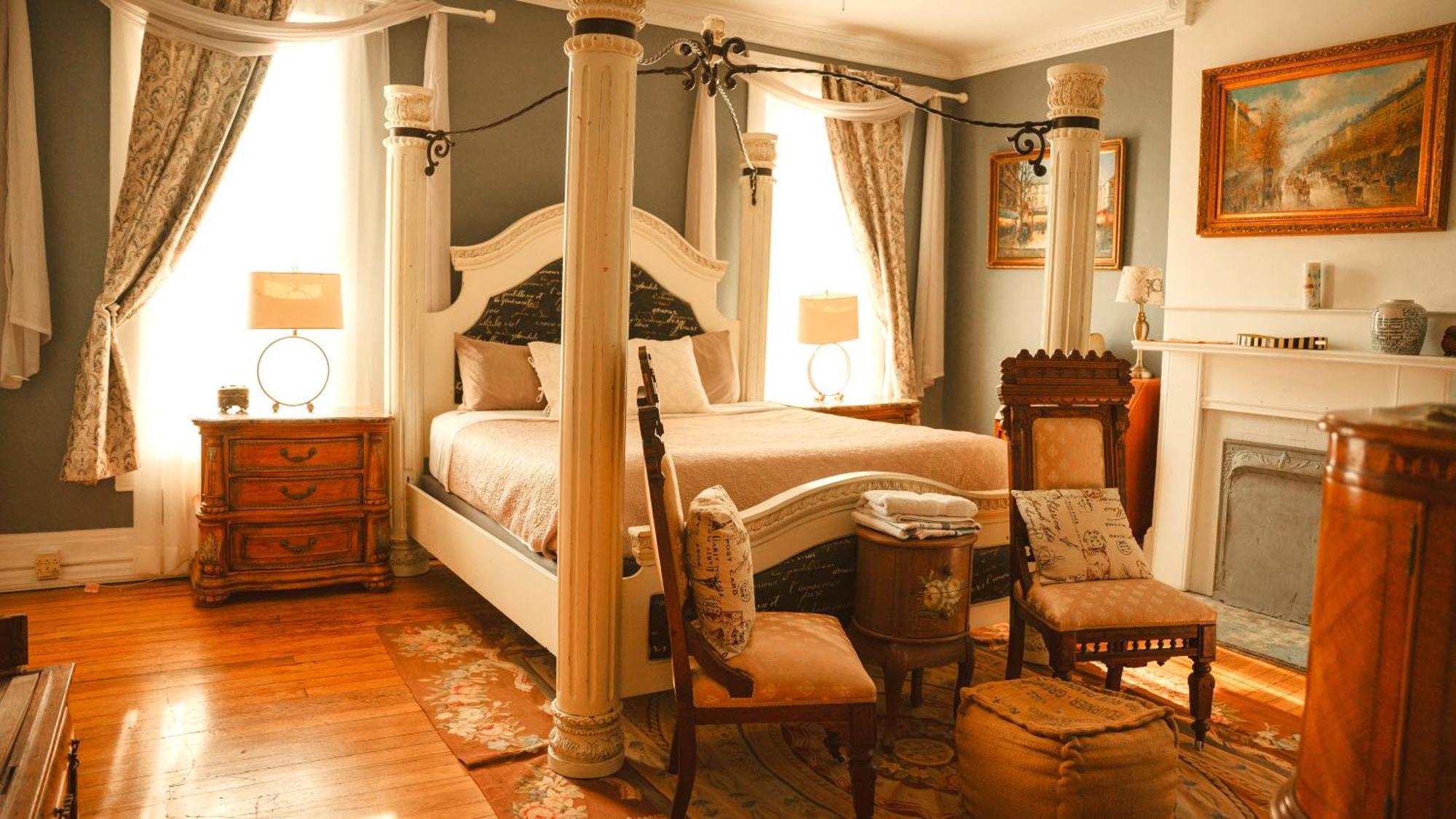 The Magnolia Mansion 6 Minutes To Broadway On 4 Acres Holiday home *