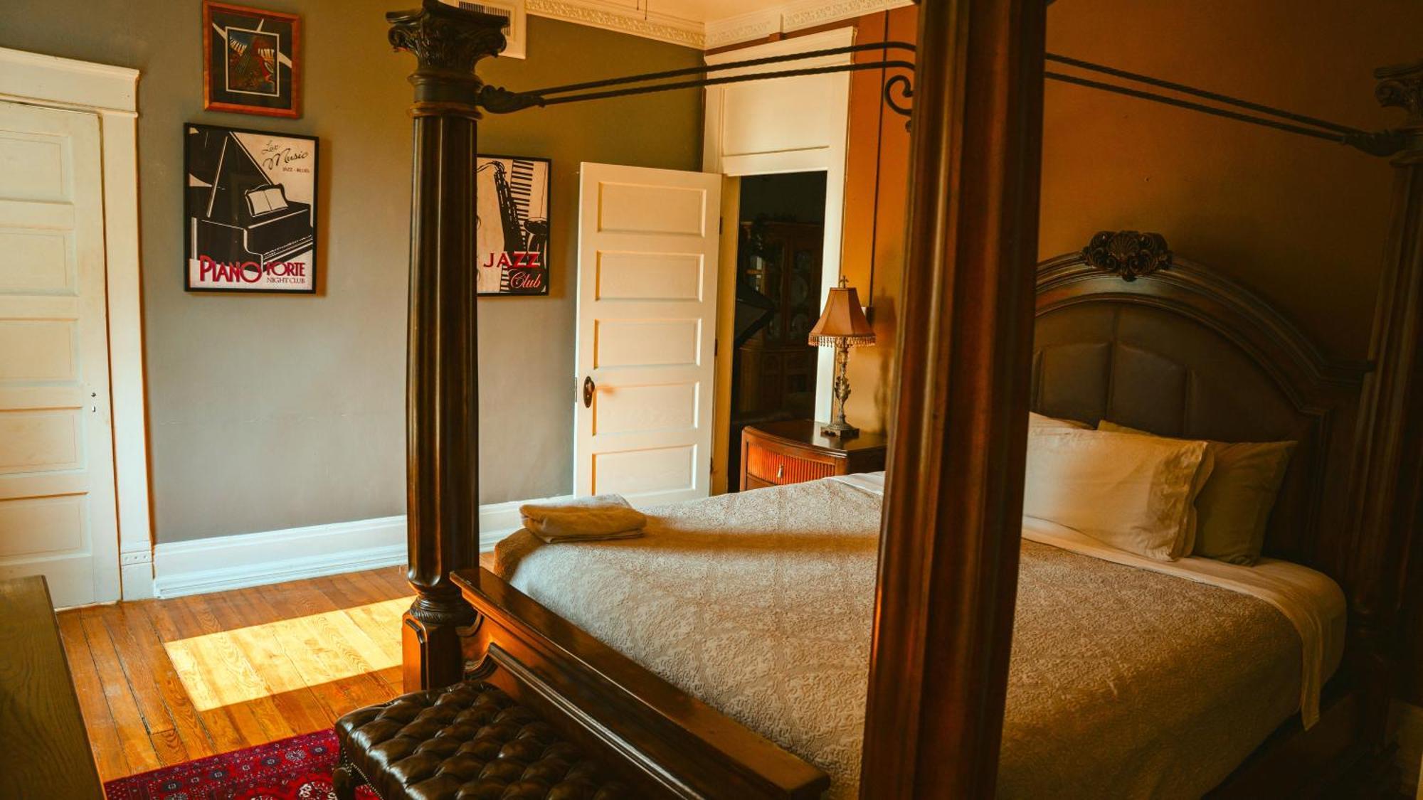 The Magnolia Mansion 6 Minutes To Broadway On 4 Acres Holiday home