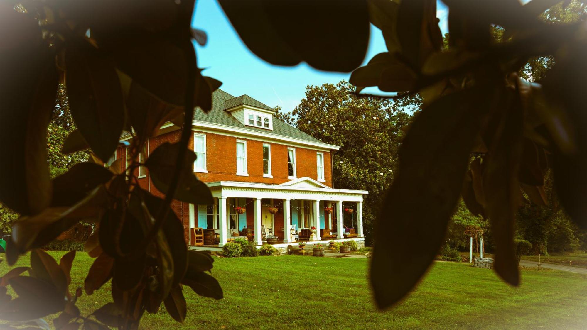 Holiday home The Magnolia Mansion 6 Minutes To Broadway On 4 Acres *