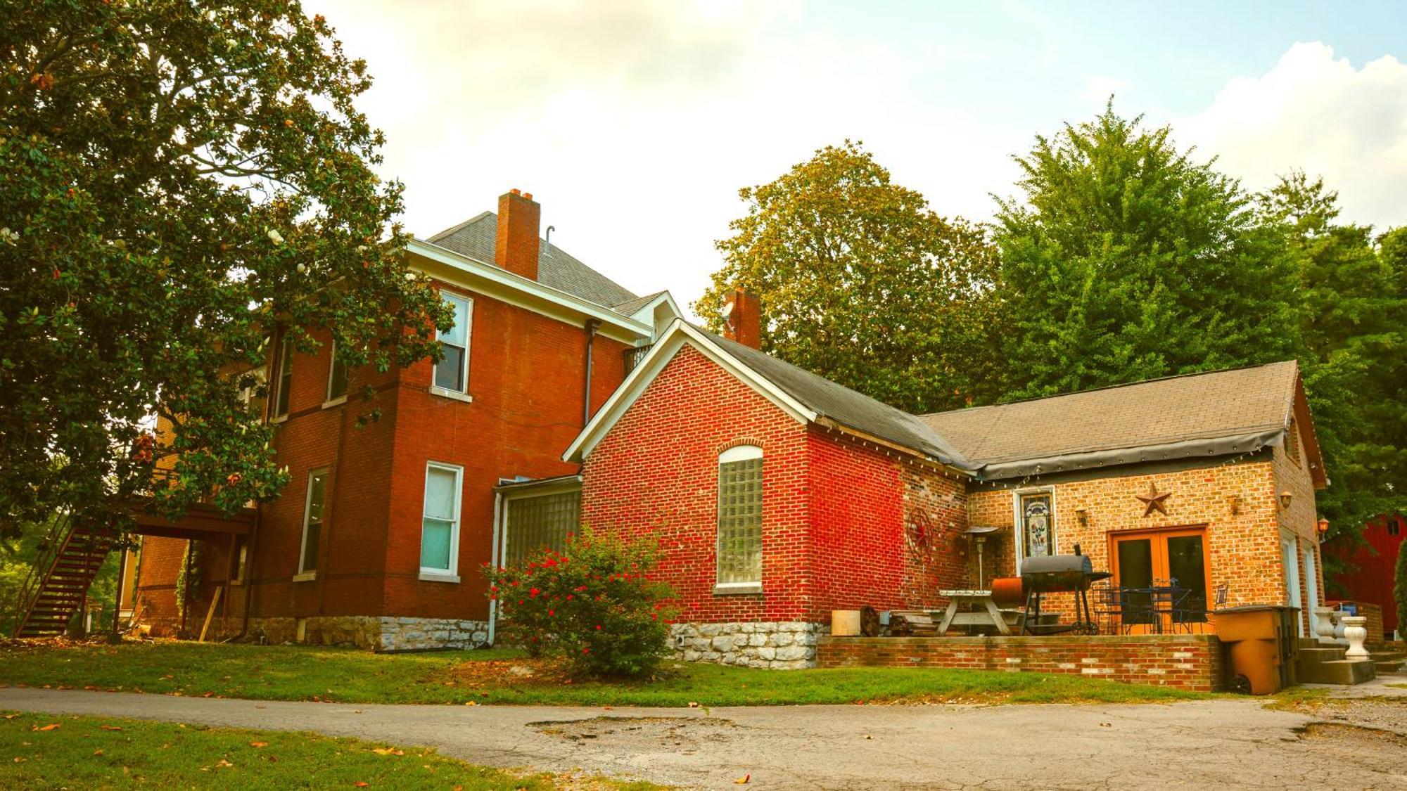 Holiday home The Magnolia Mansion 6 Minutes To Broadway On 4 Acres