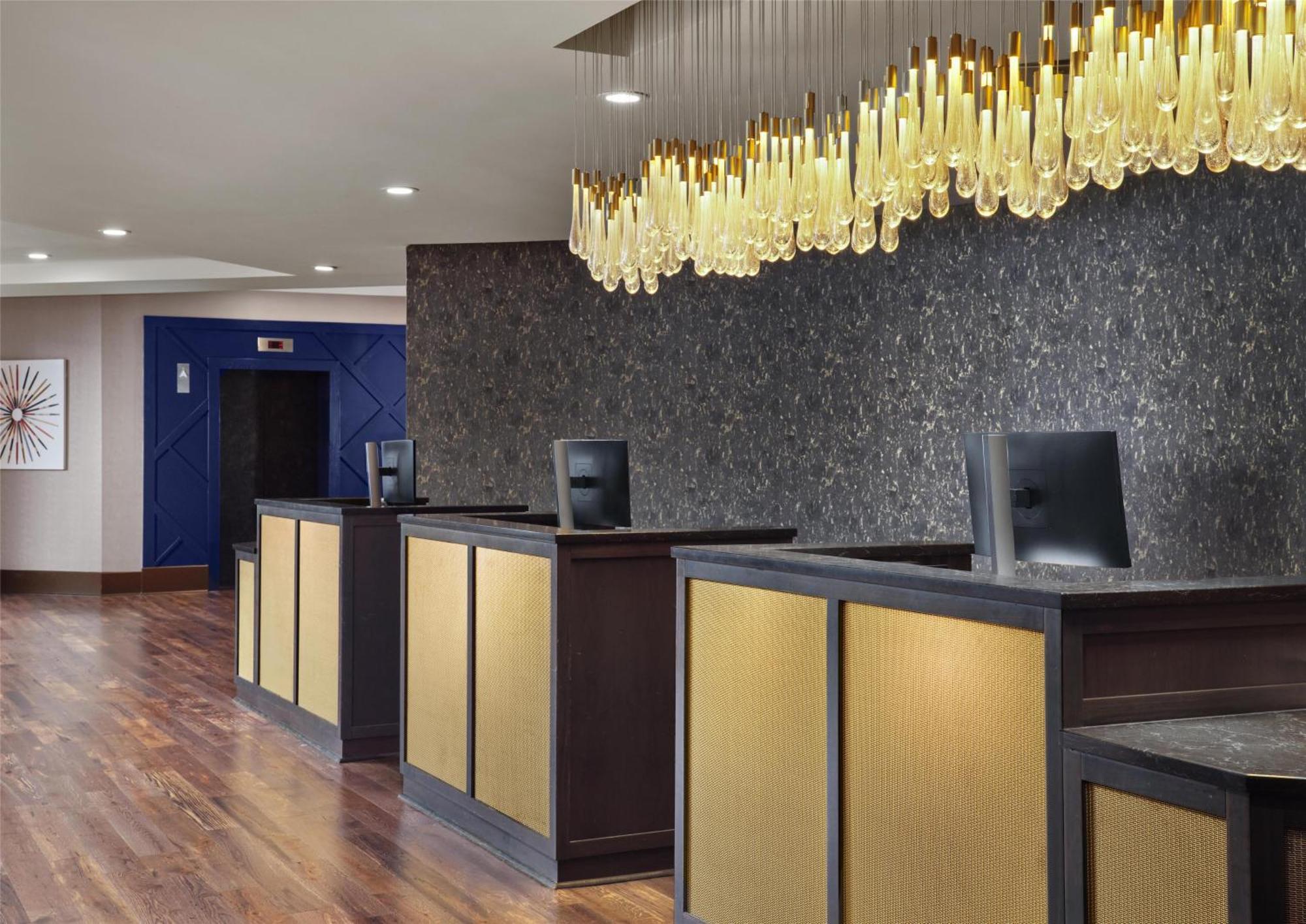 Hotel Doubletree By Hilton Downtown Nashville