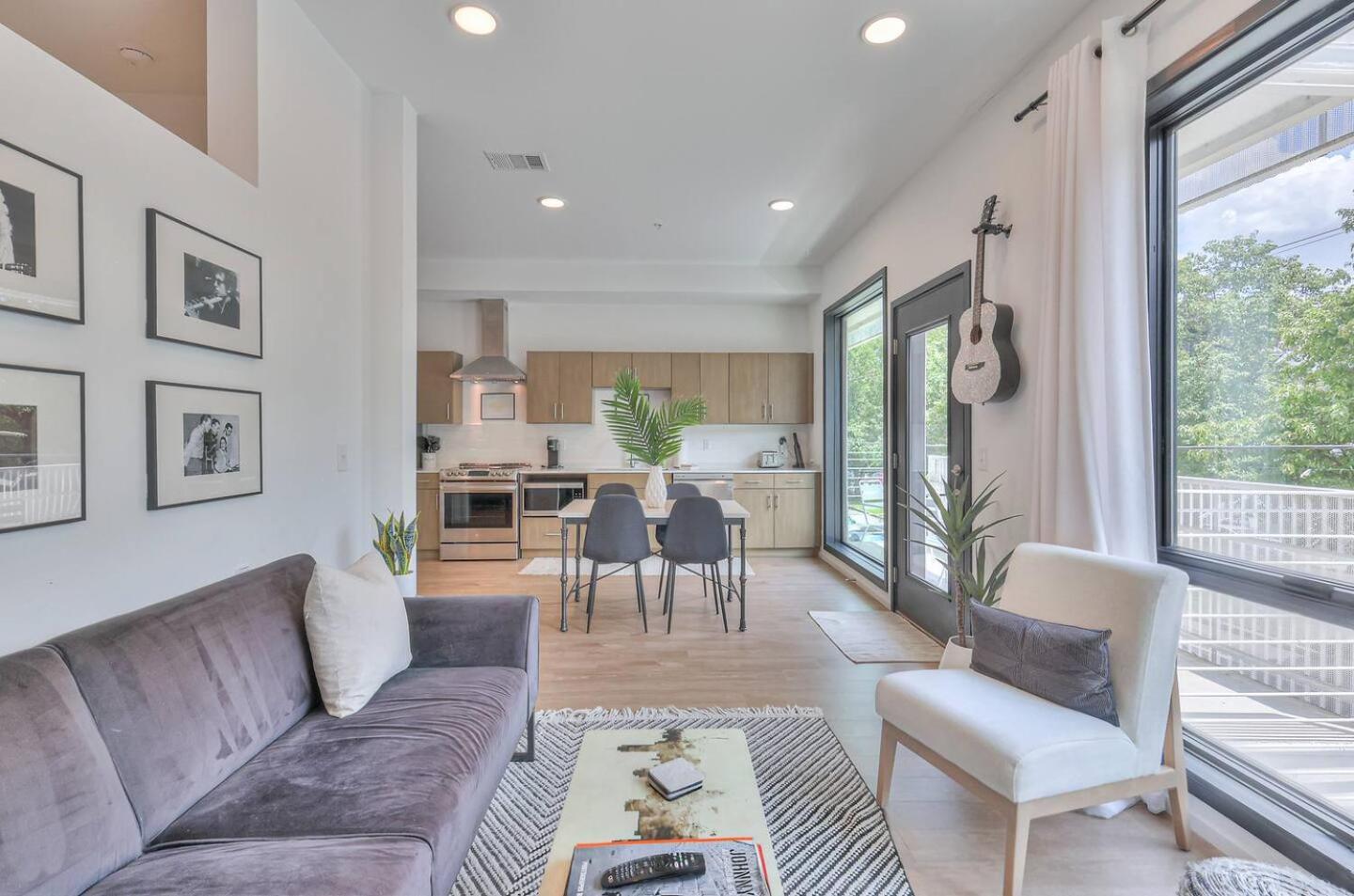 Amazing Downtown W Pool And Free Parking Nashville