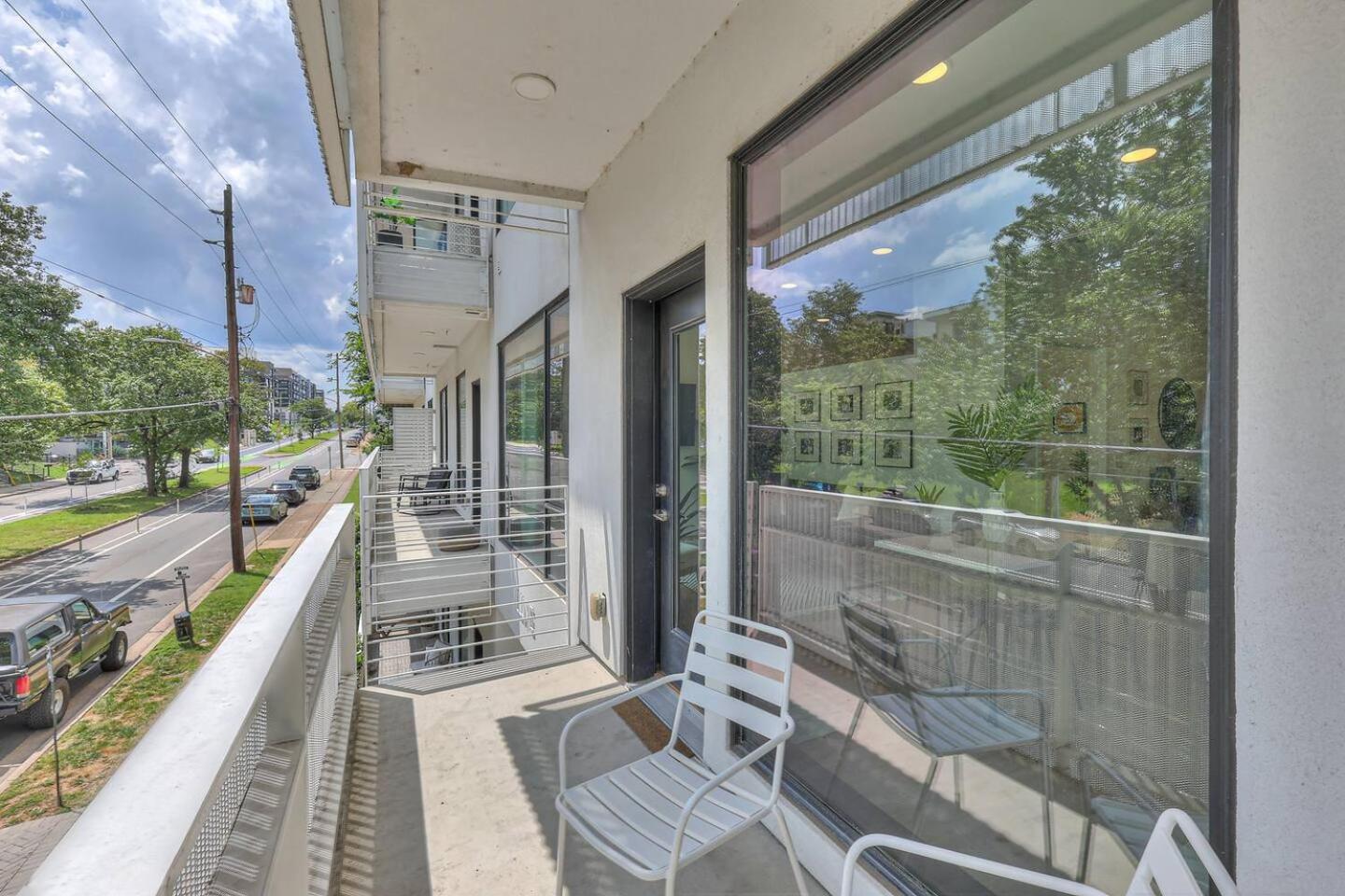 Apartment Amazing Downtown W Pool And Free Parking *