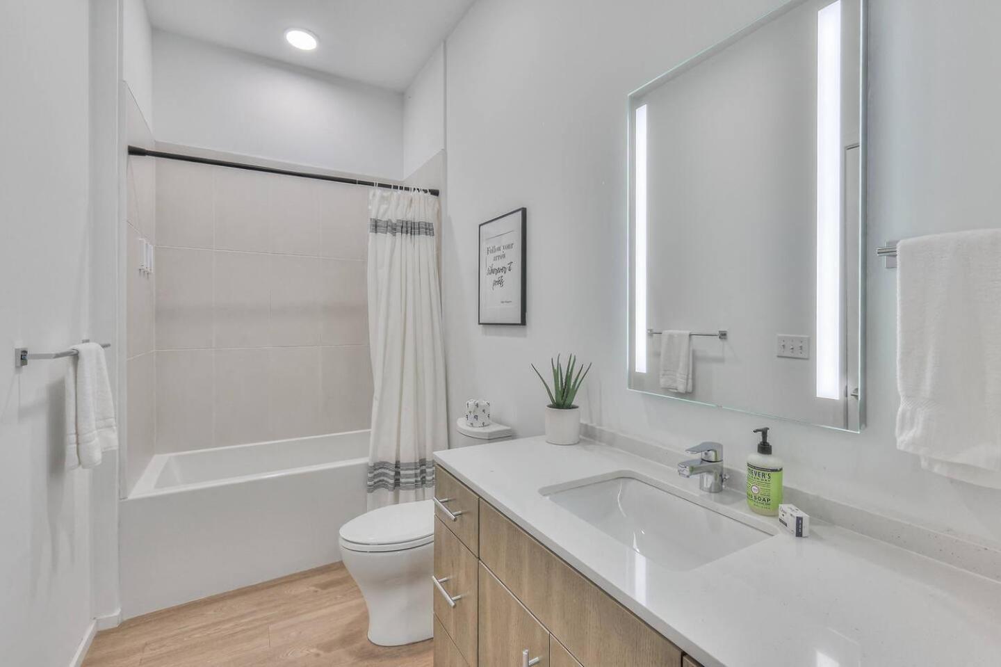 Apartment Amazing Downtown W Pool And Free Parking Nashville