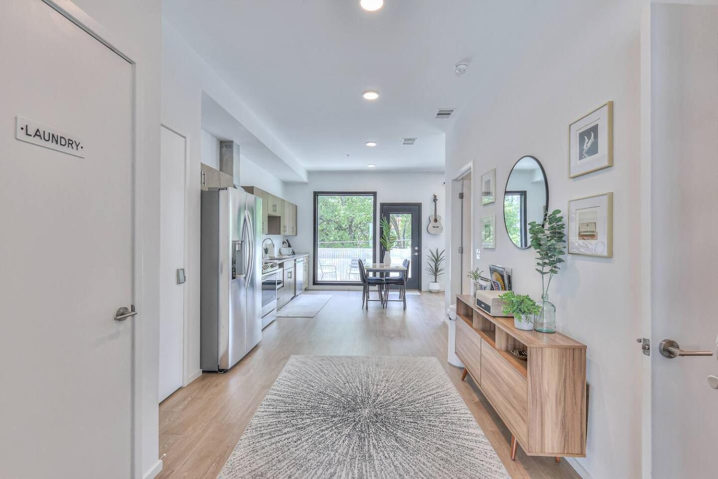 Apartment Amazing Downtown W Pool And Free Parking Nashville