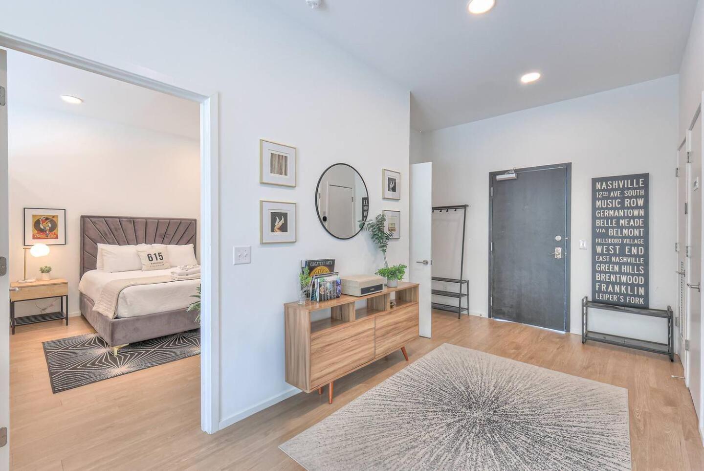 Amazing Downtown W Pool And Free Parking Nashville