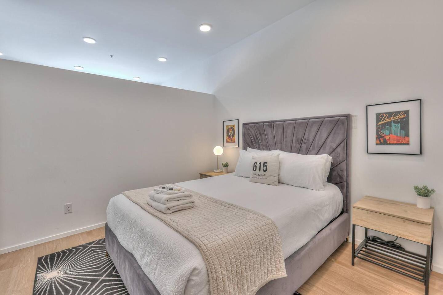 Apartment Amazing Downtown W Pool And Free Parking