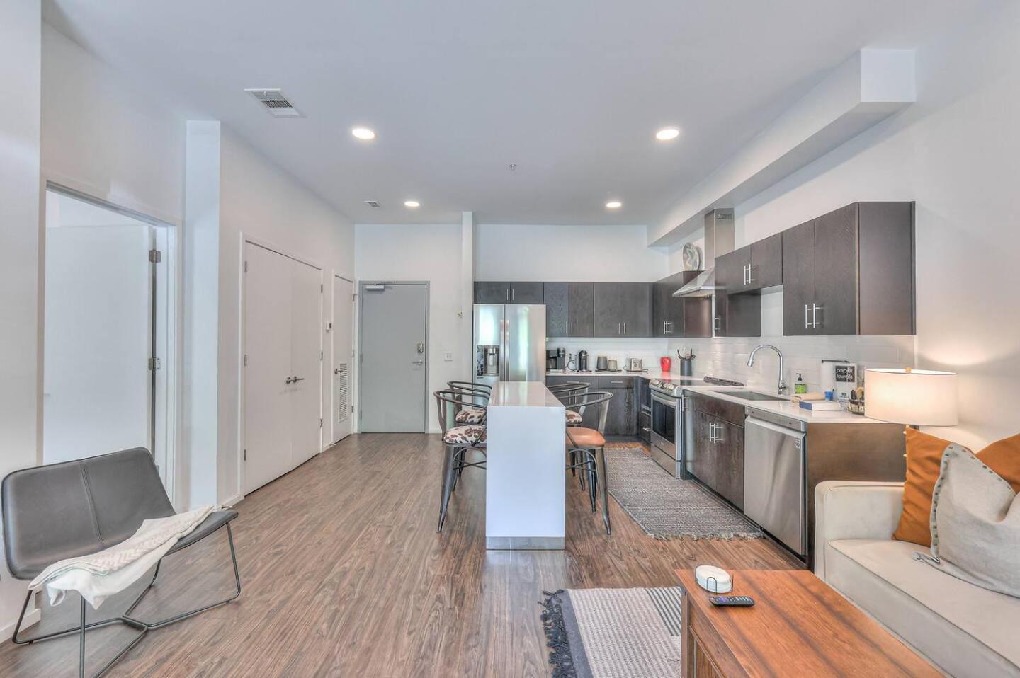 Amazing Downtown W Pool And Free Parking Nashville