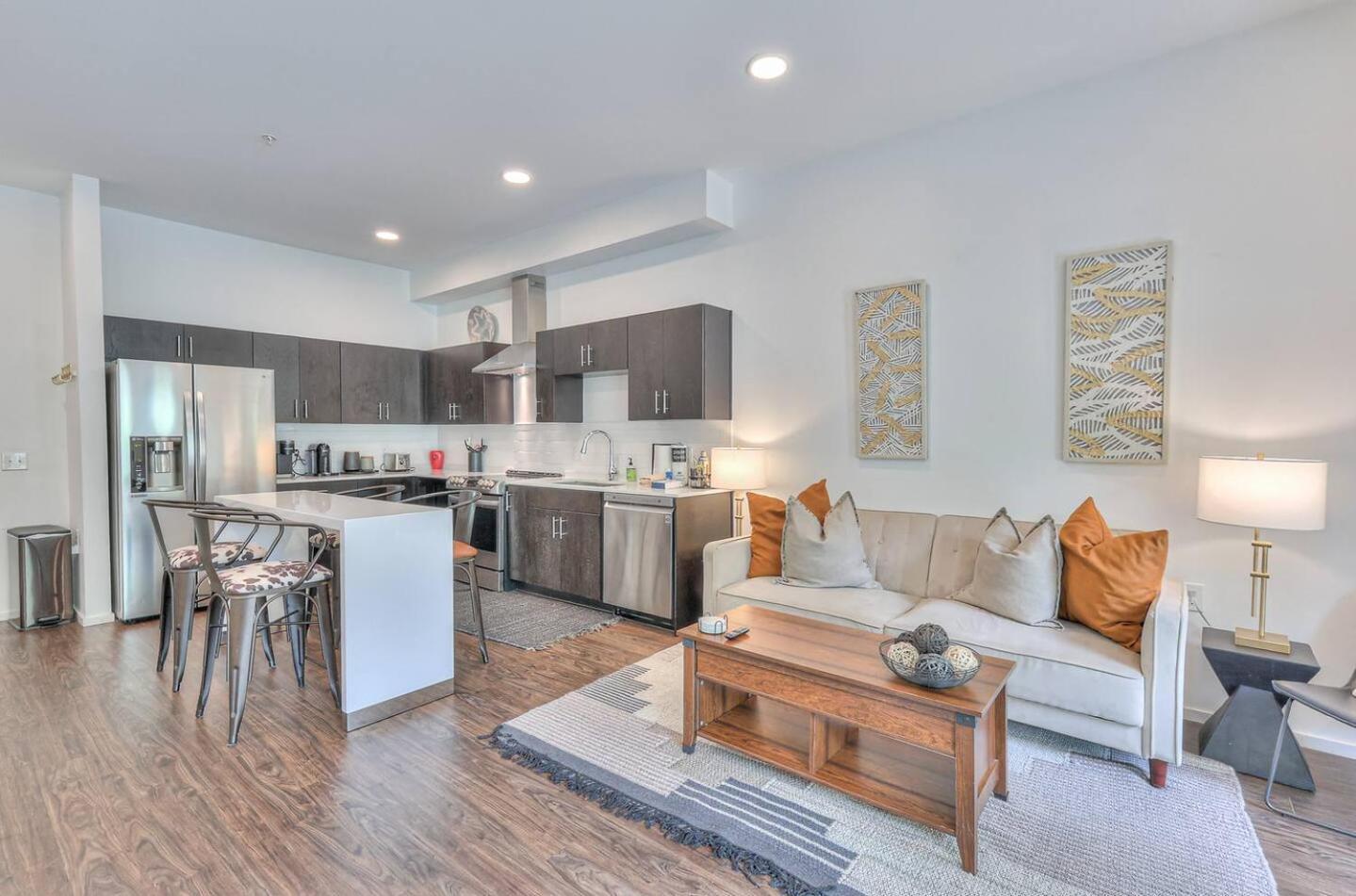 Amazing Downtown W Pool And Free Parking Holiday home Nashville