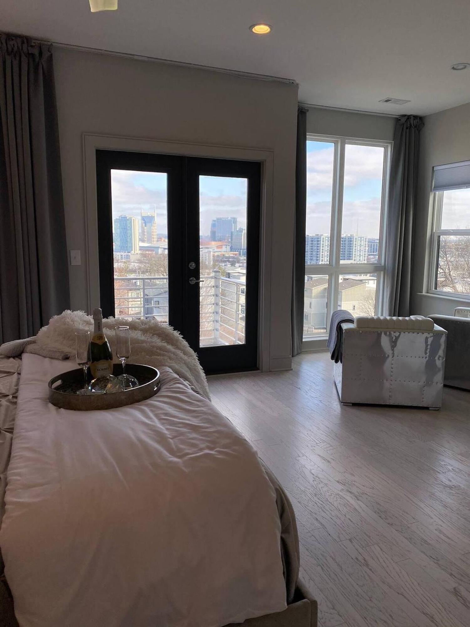 Stella | Downtown Gulch | 7 Min Drive To Broadway! Holiday home *