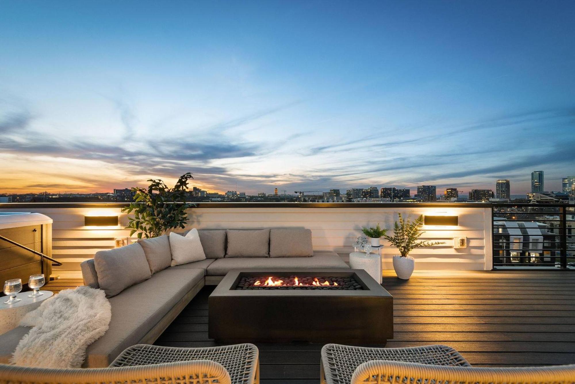 Archer House | Hot Tub Rooftop | Downtown Luxury!