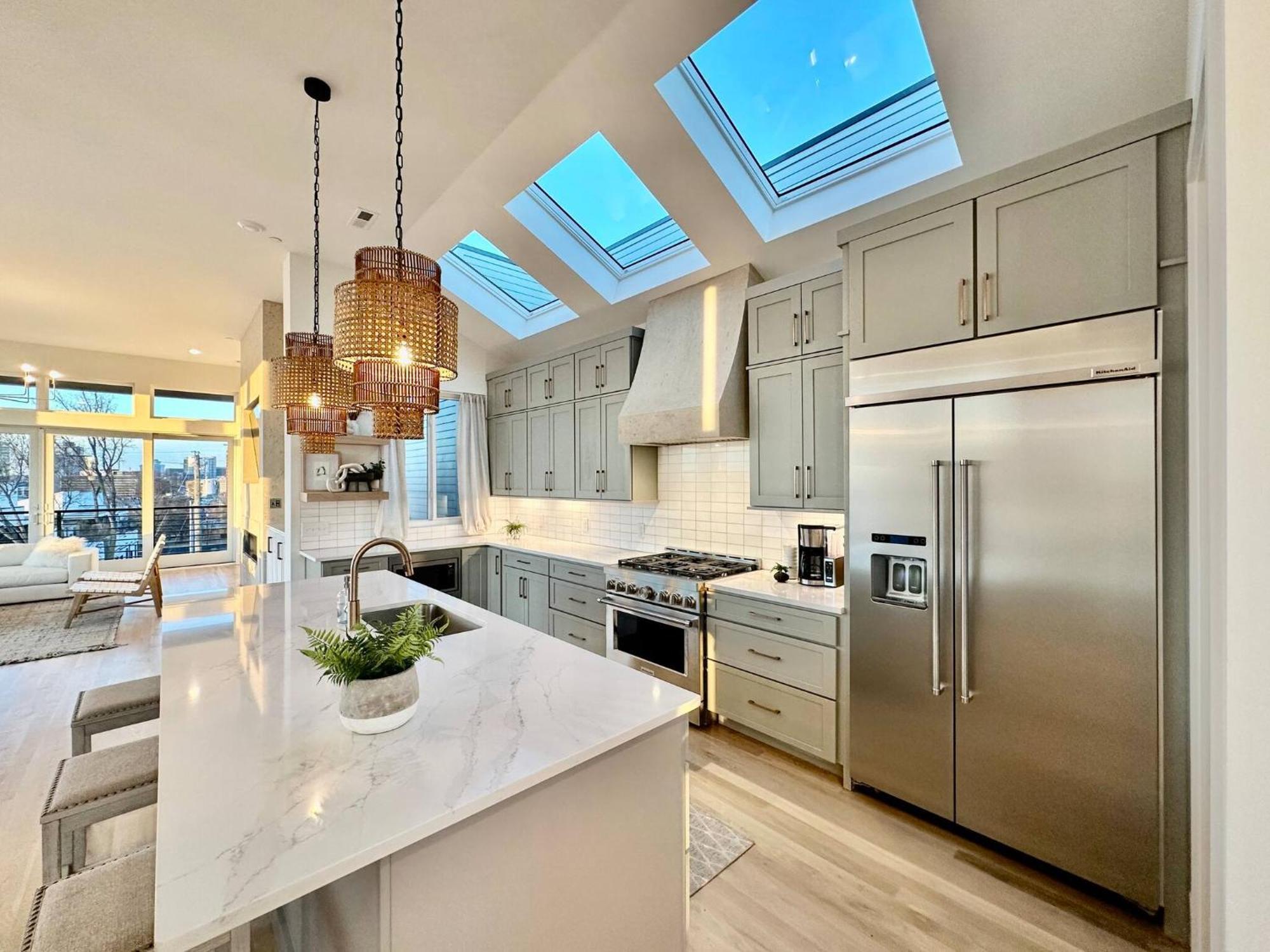 Archer House | Hot Tub Rooftop | Downtown Luxury! *