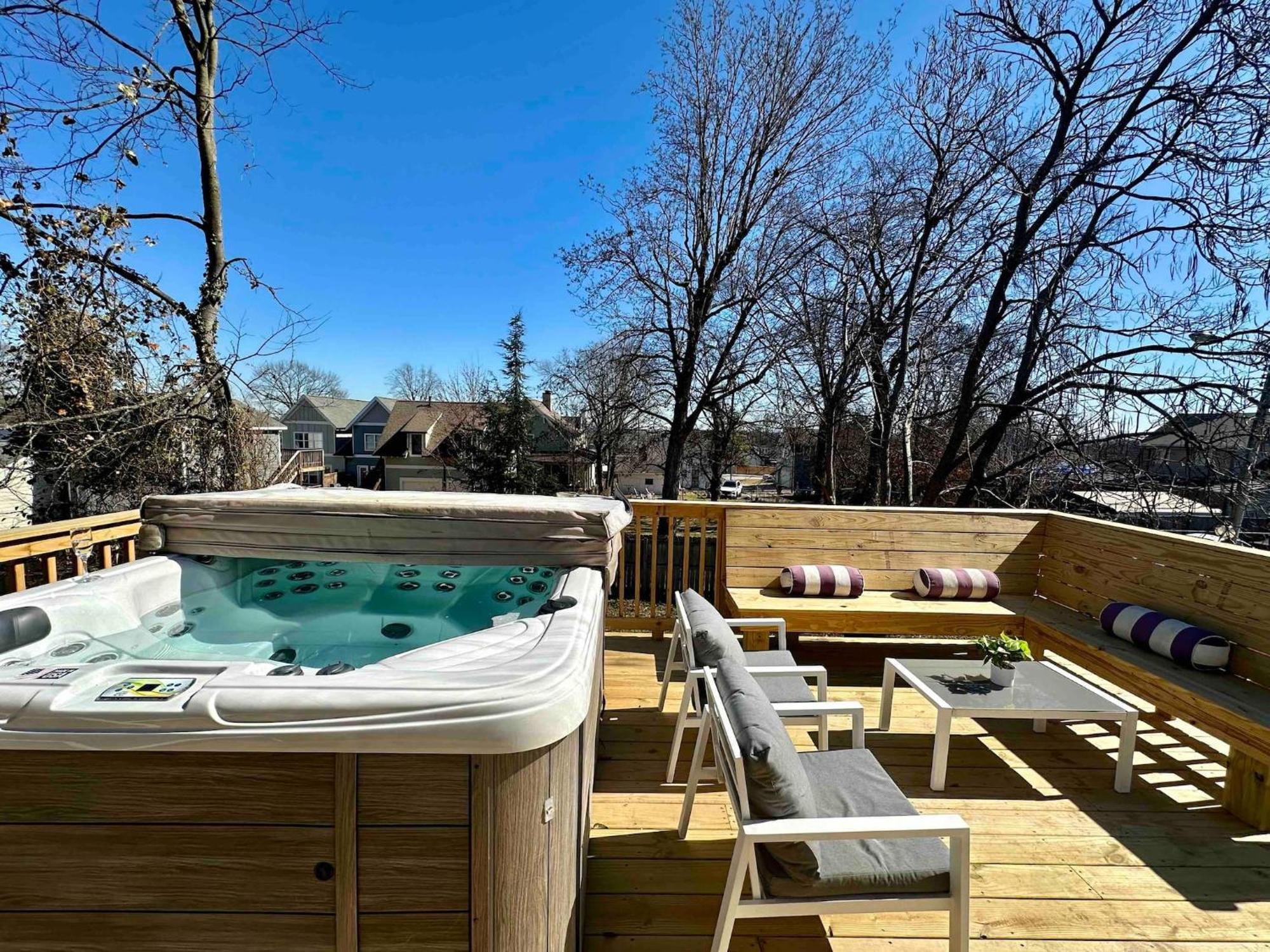 House! Hot Tub, Marg Machine, Walk 12south *