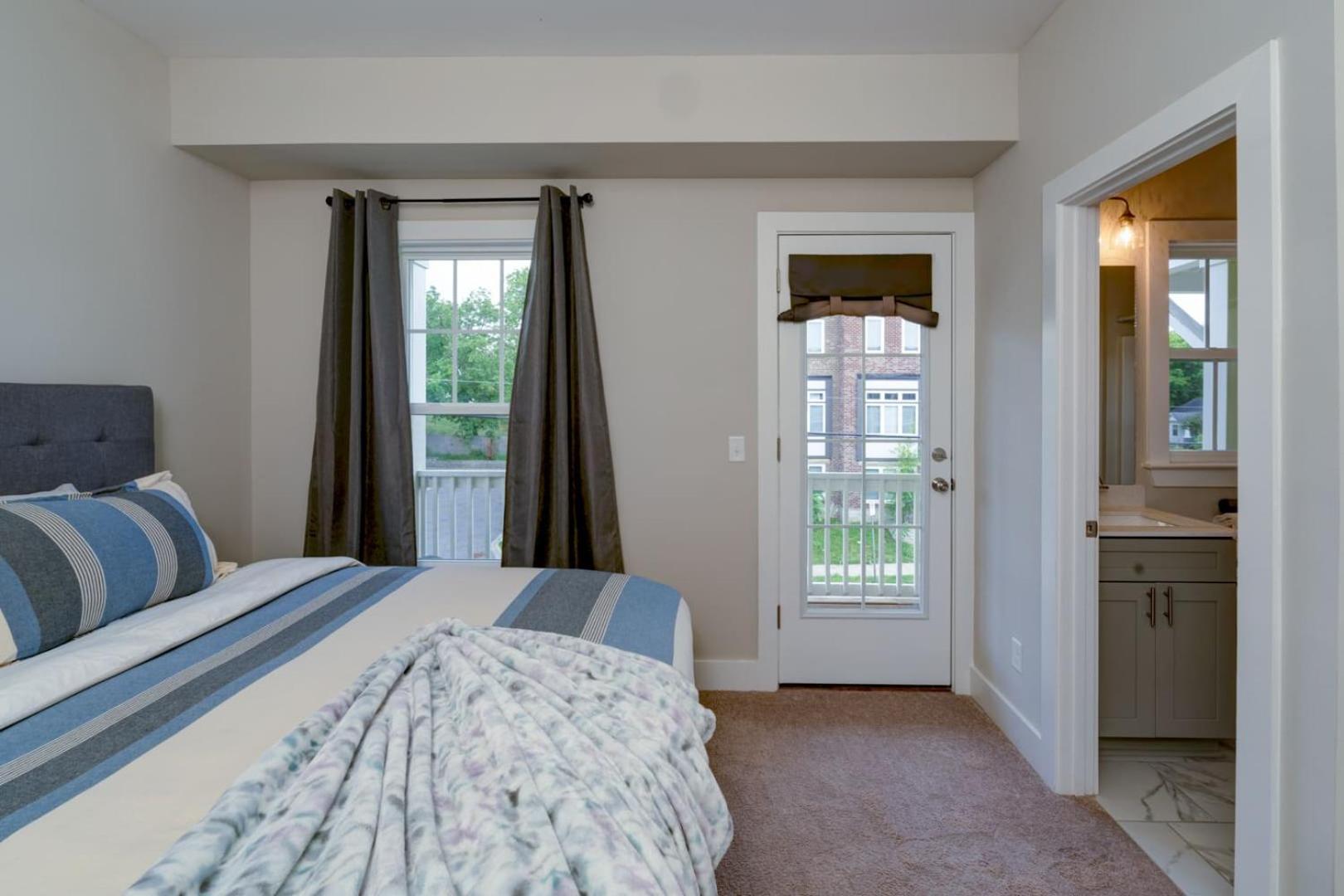 Cumberland Emerald - Walk To Dining Holiday home *