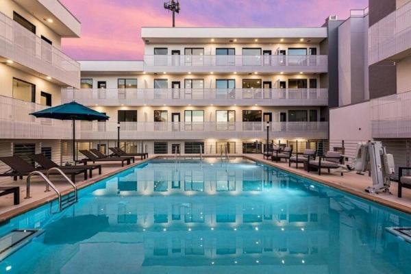 Apartment Amazing Downtown W Pool And Free Parking Nashville