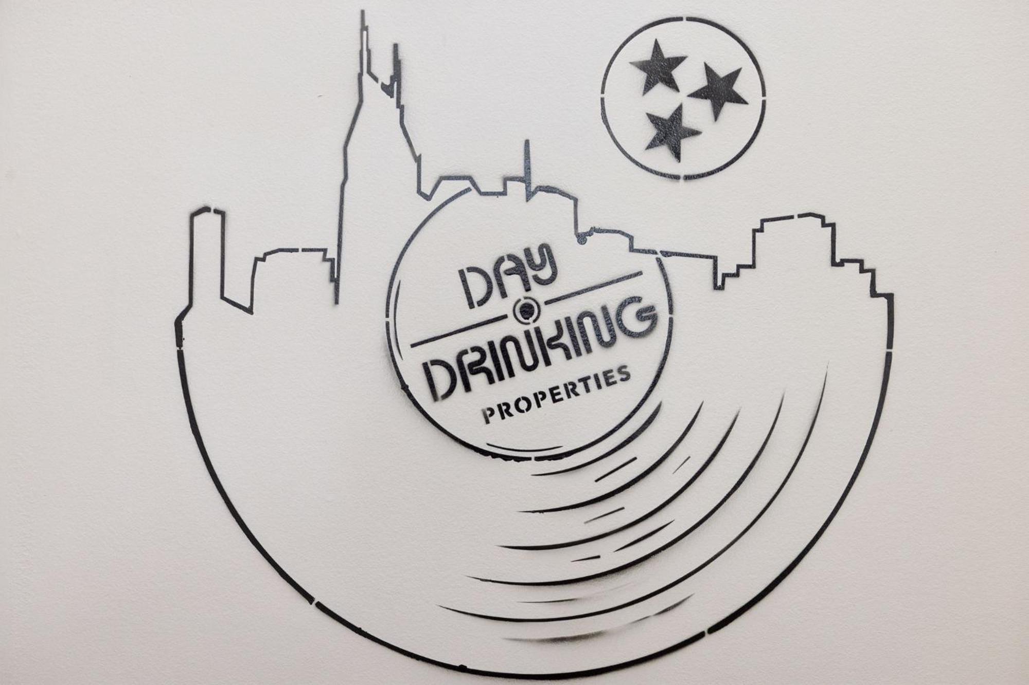 2mi Downtown Hot Tub Balcony 4 King Beds Nashville