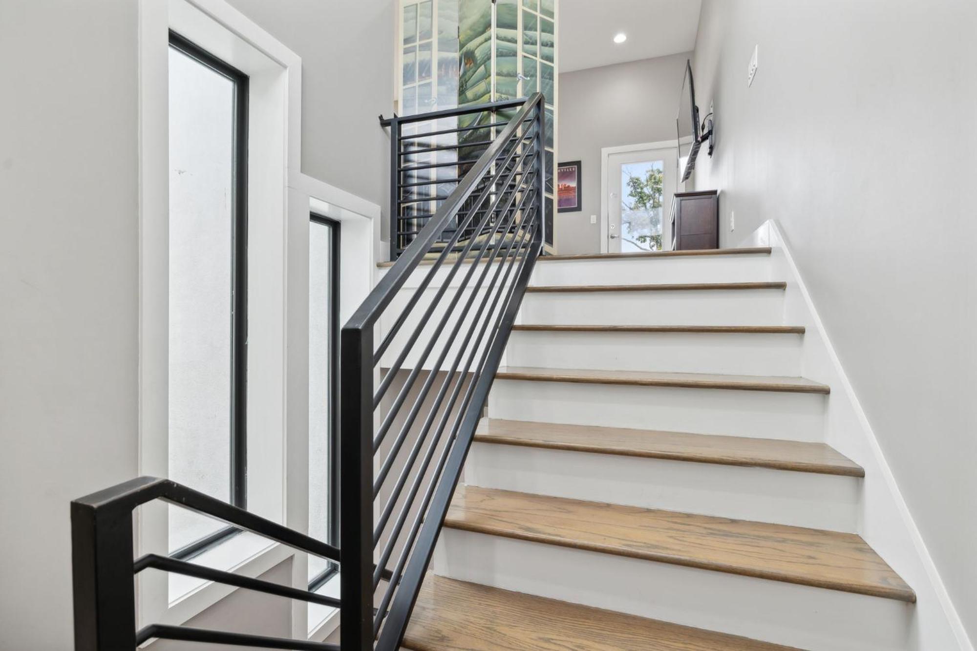 Holiday home 2mi Downtown Hot Tub Balcony 4 King Beds *