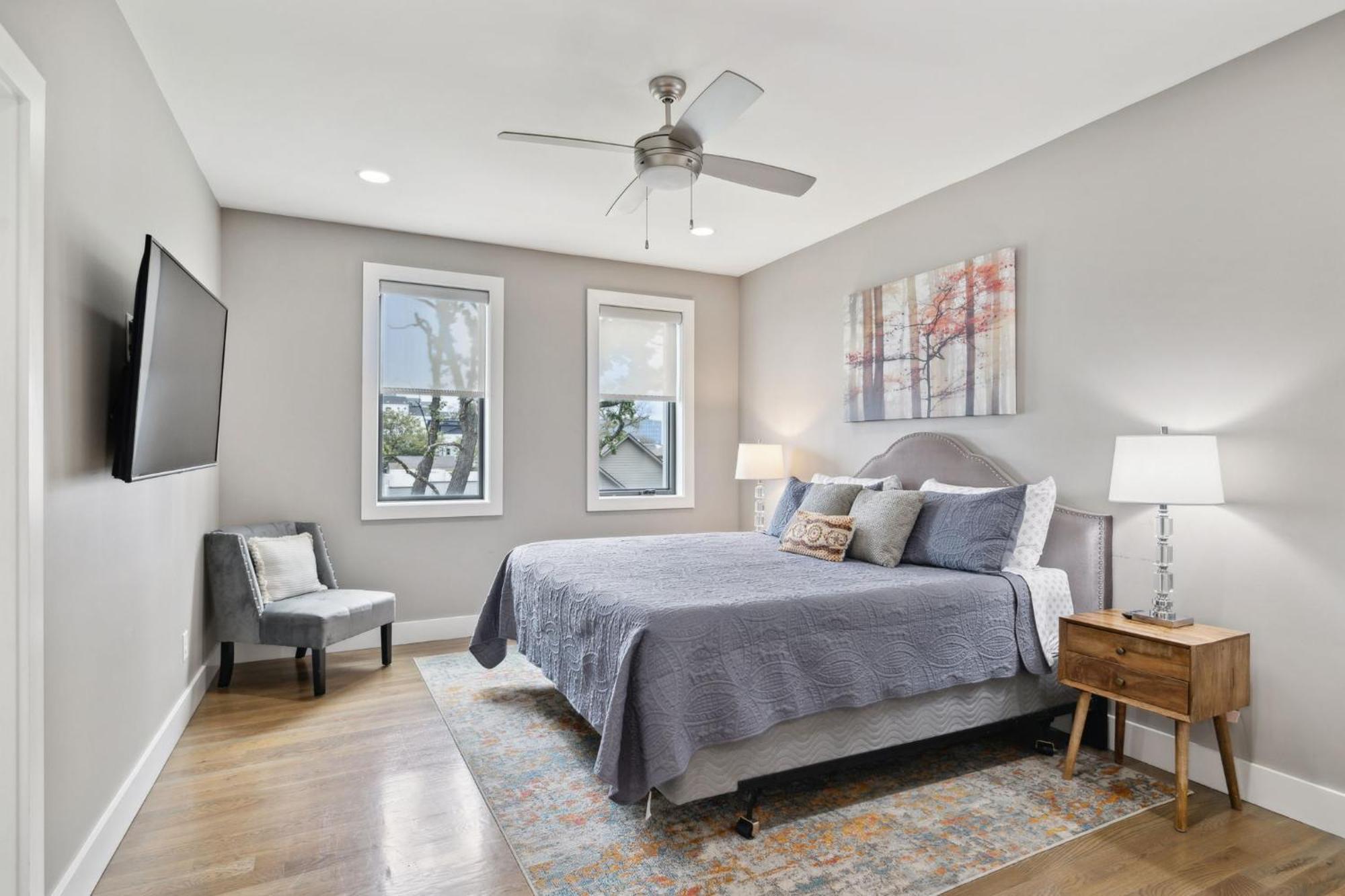 Holiday home 2mi Downtown Hot Tub Balcony 4 King Beds