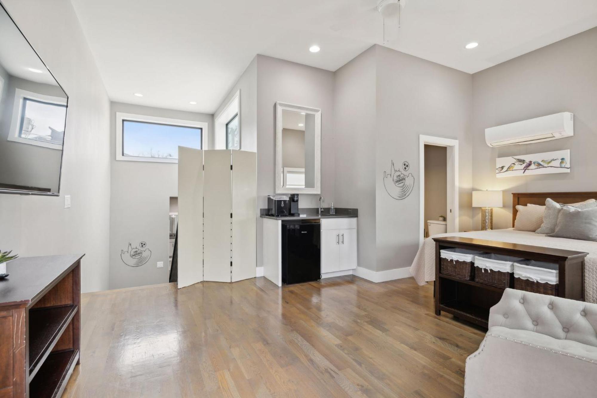 Holiday home 2mi Downtown Hot Tub Balcony 4 King Beds *