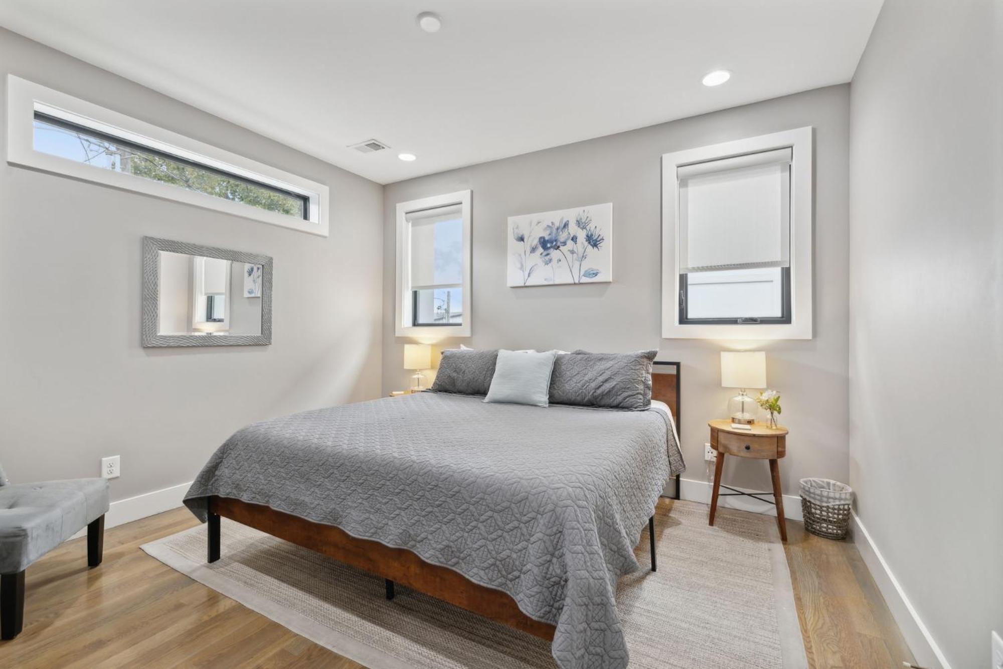 2mi Downtown Hot Tub Balcony 4 King Beds * Nashville