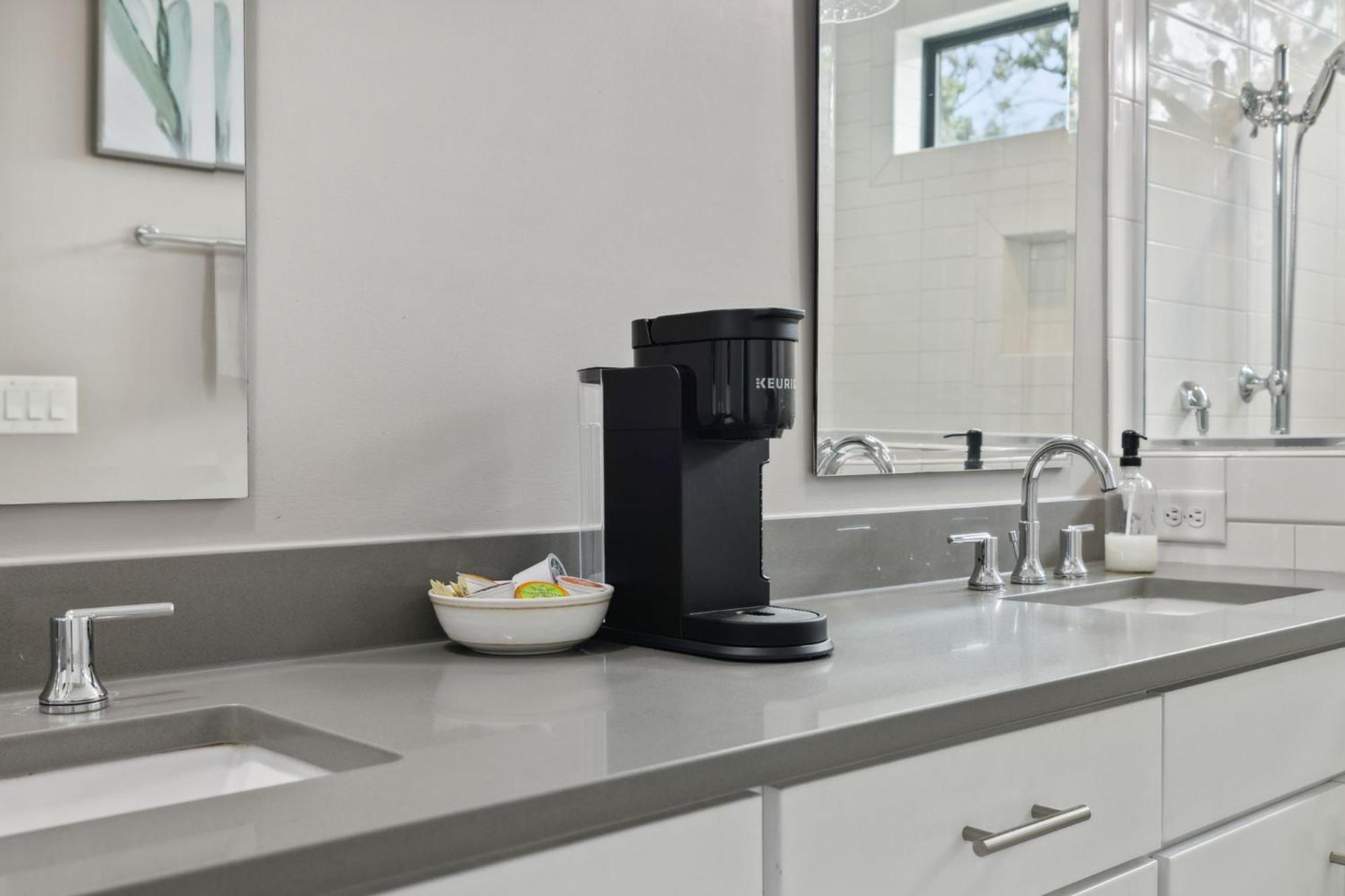 Holiday home 2mi Downtown Hot Tub Balcony 4 King Beds *