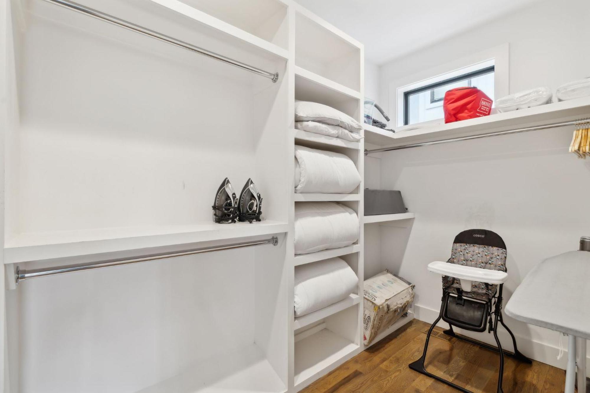 2mi Downtown Hot Tub Balcony 4 King Beds Nashville