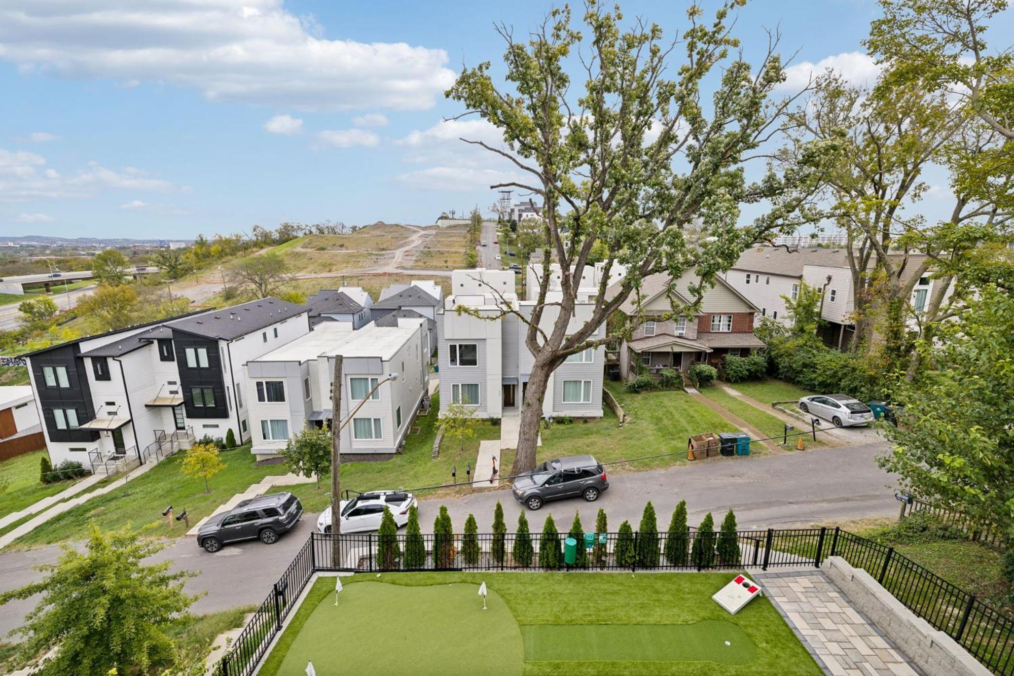 2mi Downtown Hot Tub Balcony 4 King Beds