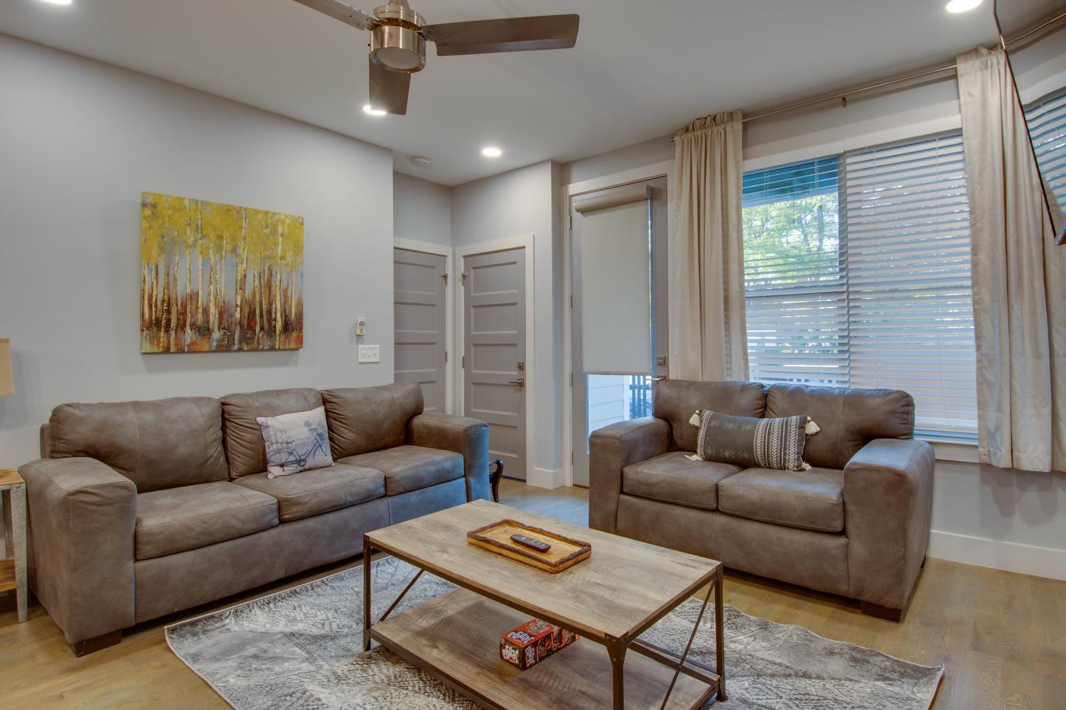 Dual - 1 Mile From Dt Nash & Farmers Market Holiday home *