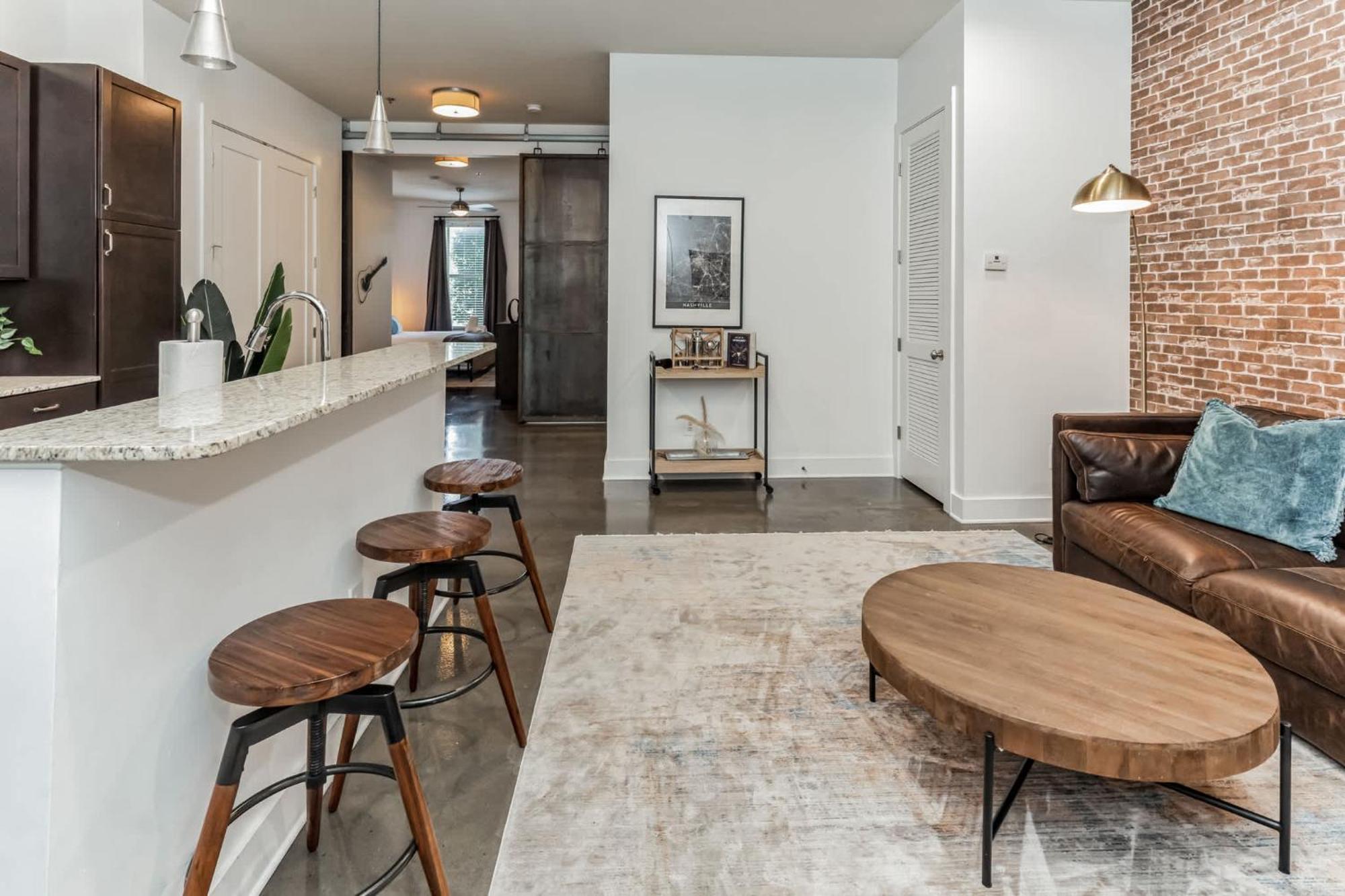 1 Bedroom Loft Near Centennial Park *
