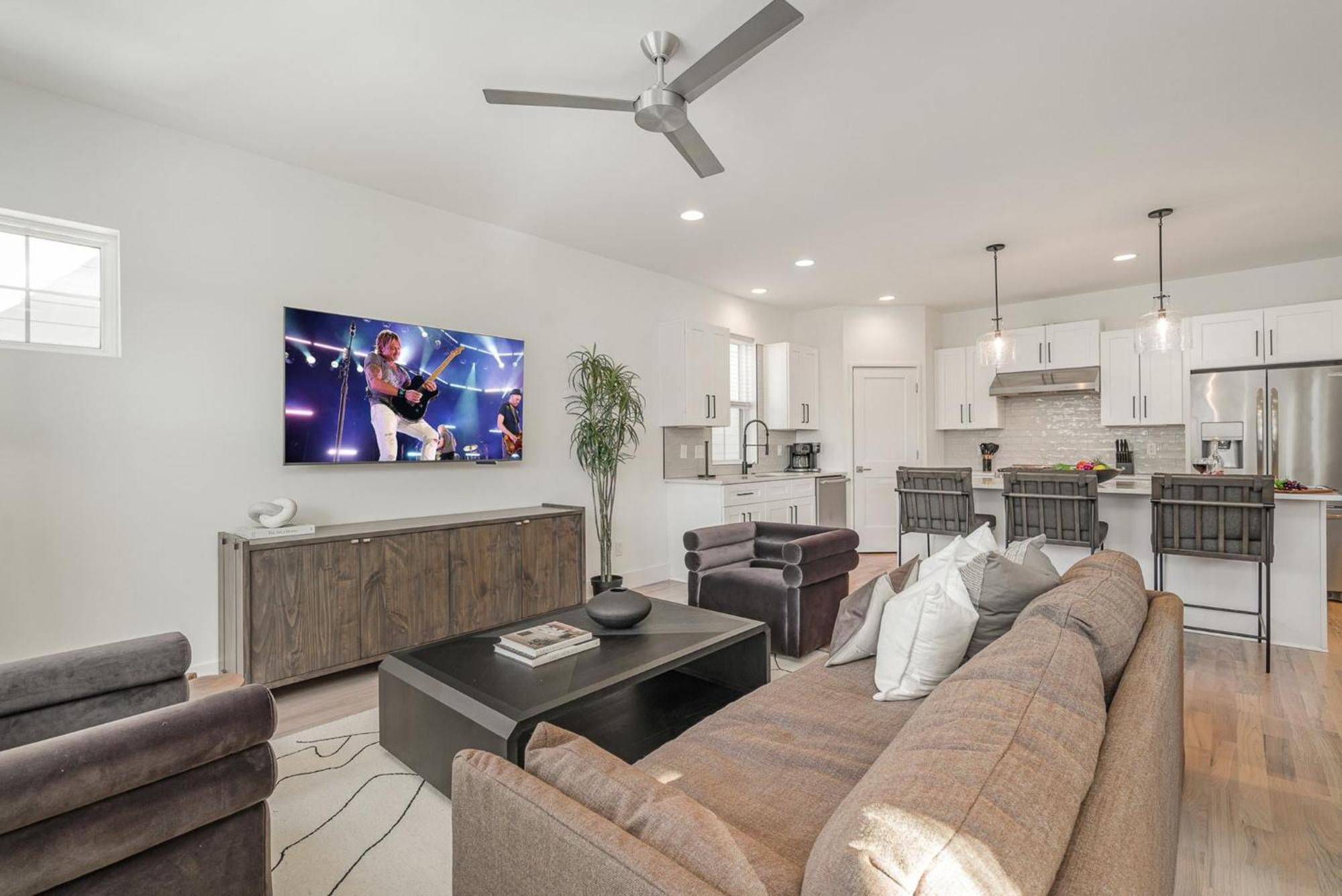 Holiday home - 1699 Lischey Ave *