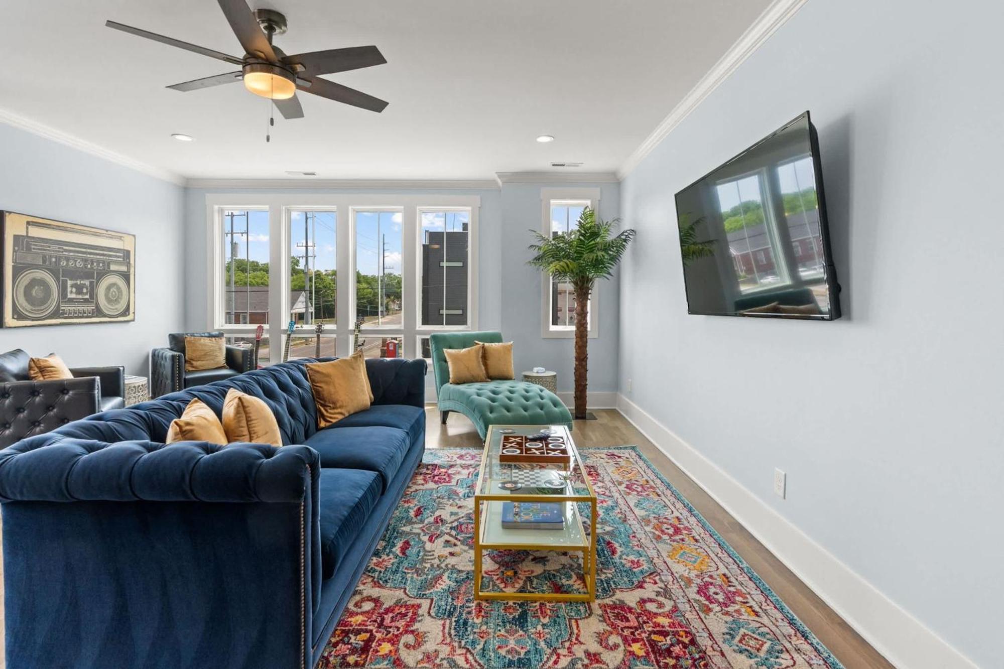 Chic Townhome For 8 W Rooftop Holiday home