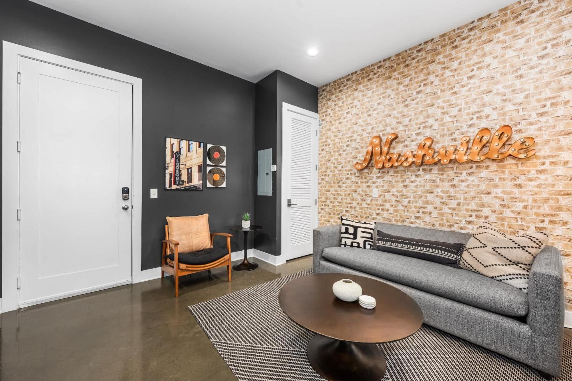 Beautiful For 4 Mins To Nightlife Nashville