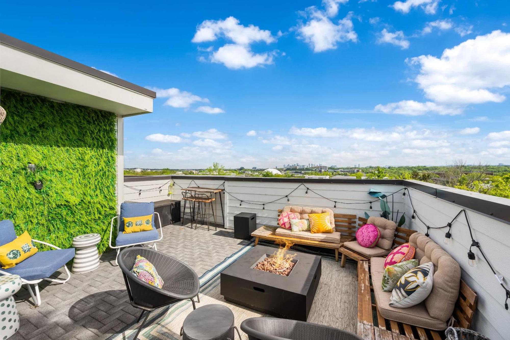 Holiday home Boho Townhome For 12 Close To Dt
