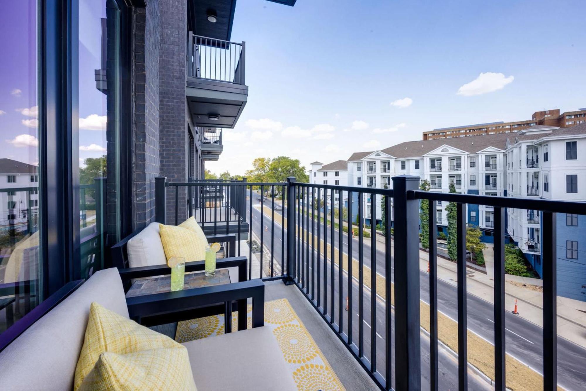 West End Getaway For 5 With Pool *