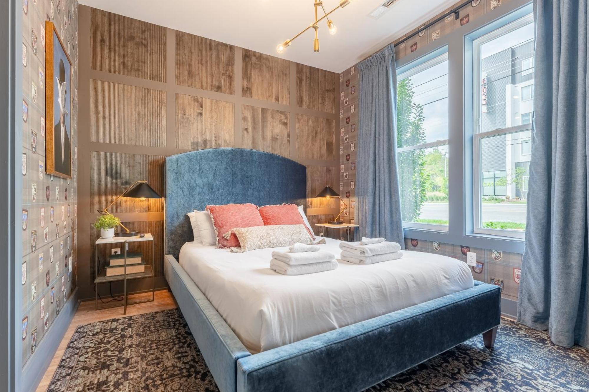 Ophelia & Owen At The Lucy By Local Holiday home