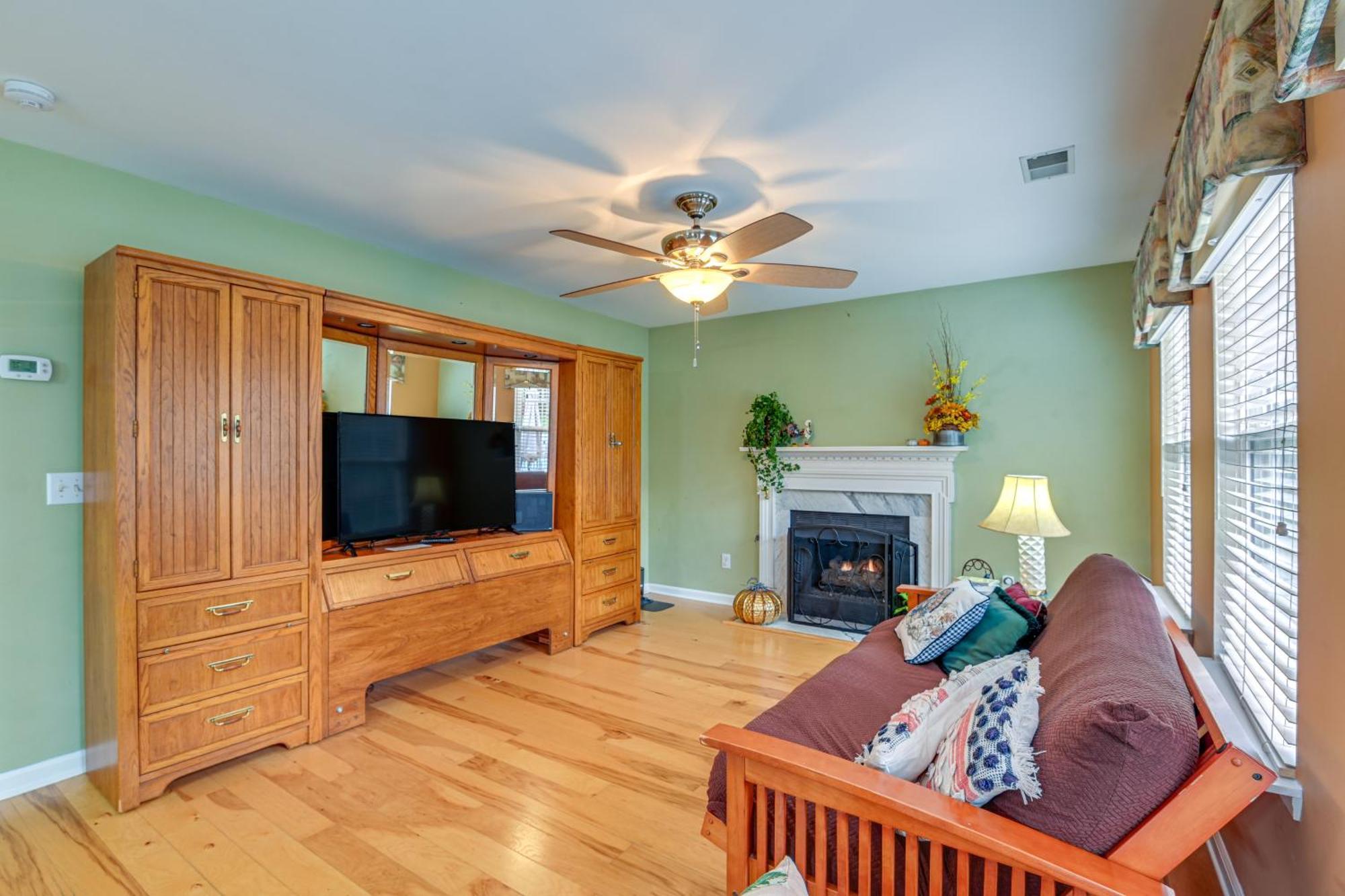 18 Mi To With Dedicated Workspace Holiday home *